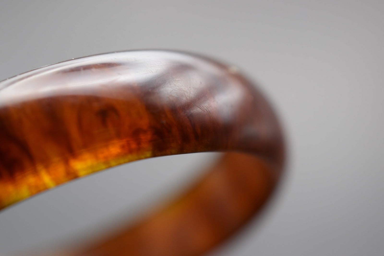 Vintage Plastics 1940's Amber Bangle Bracelet Lot 89 (1 of 4)