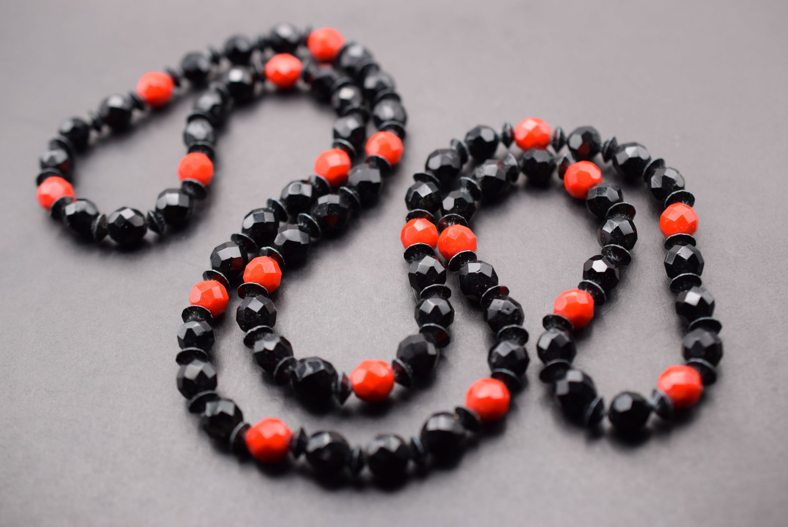 Black and Red Crystal Necklace 35" long Lot 94: Black and Red Crystal Necklace 35" long