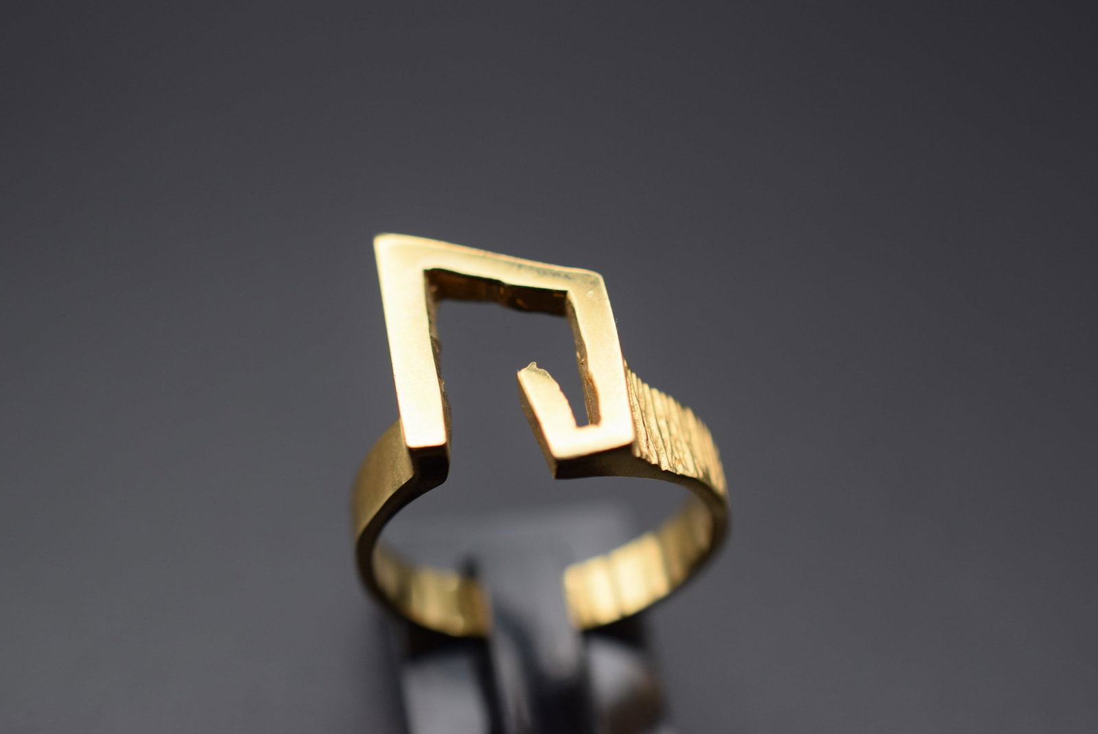 1970's vintage modernist vintage Gold Plated Ring Size 6.25 Lot 182: 1970's vintage modernist vintage Gold Plated Ring Size 6.25 top measures 1/2" wide