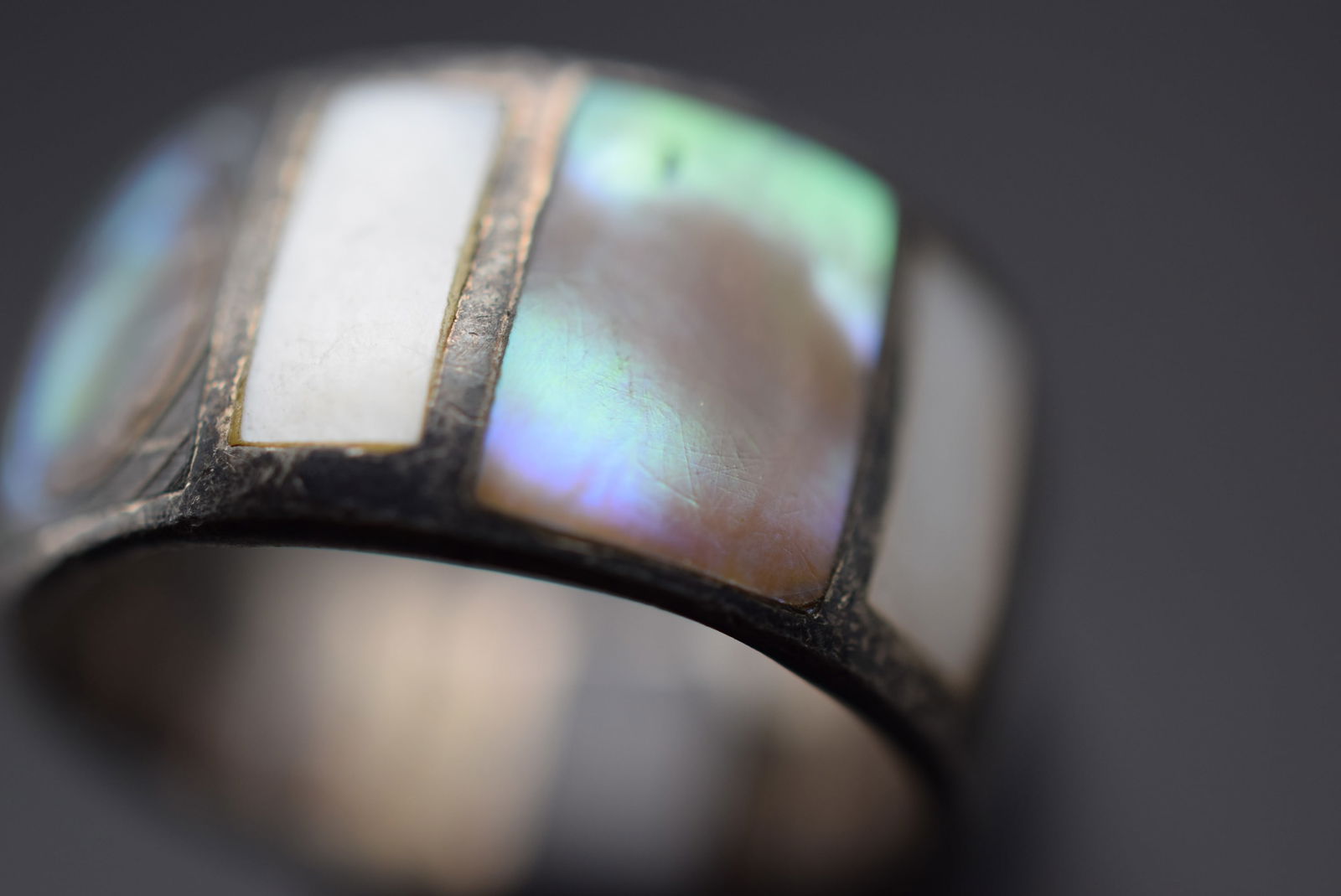 MOP Mother of Pearl Abalone Sterling Silver 925 Ring Size 5.75 Lot 203: MOP Mother of Pearl Abalone Sterling Silver 925 Ring Size 5.75 Weighs 4.89 grams Top measures 3/8" signed 925