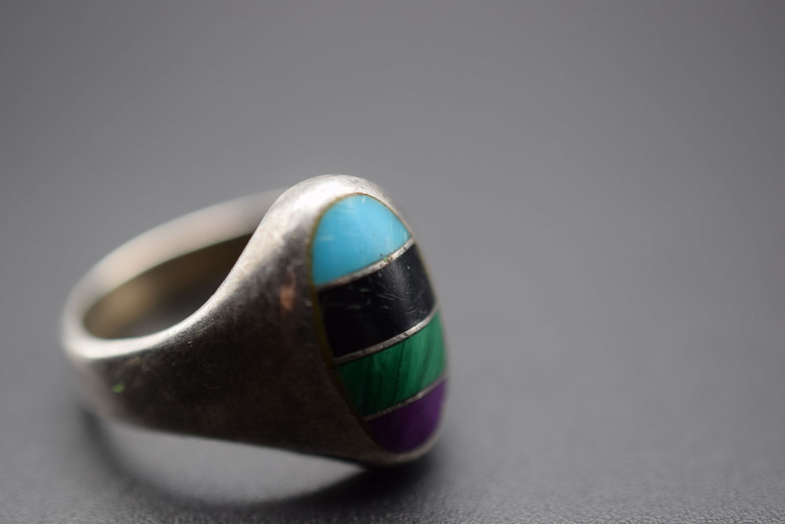 Malachite Onyx Carnelian Turquoise Mexico Sterling Silver 925 Ring Size 9.5 Lot 209: Malachite Onyx Carnelian Turquoise Mexico Sterling Silver 925 Ring Size 9.5 Weighs 9.4 grams Top measures 3/4" signed Mexico 925 and numbered
