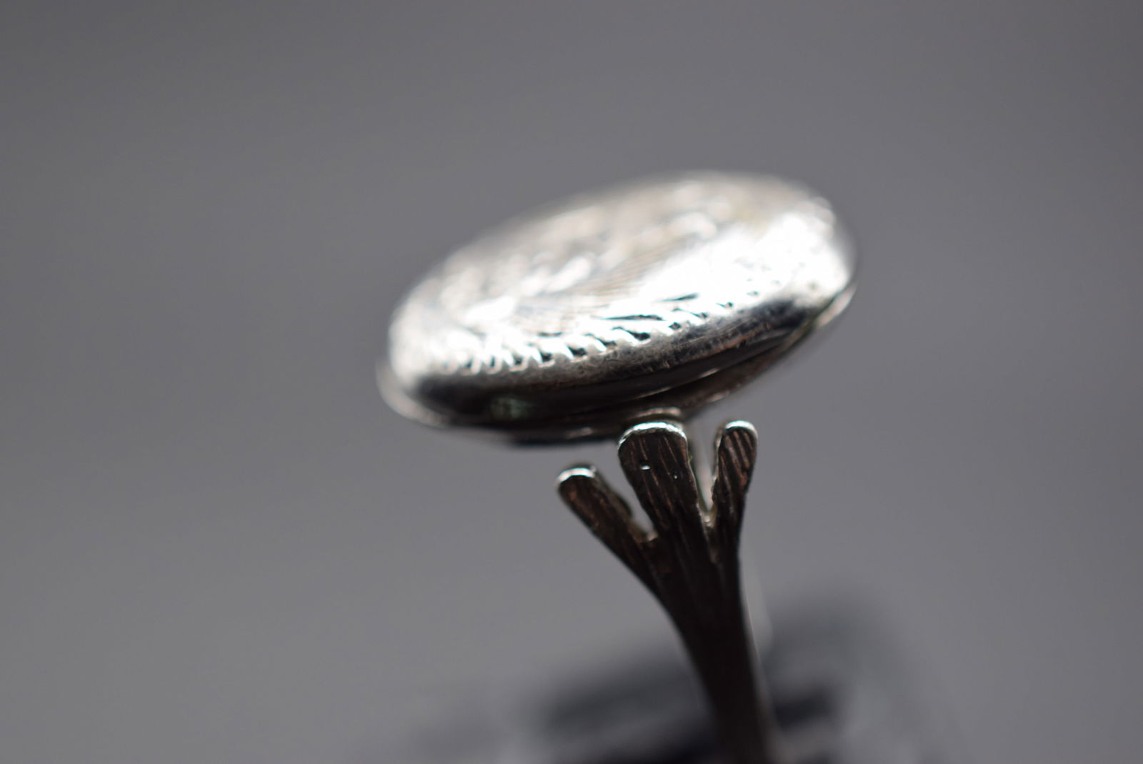 Locket Ring Vintage Sterling Silver 925 Ring Size 5.75 Lot 231: Locket Ring Vintage Sterling Silver 925 Ring Size 5.75 Weighs 4.56 grams Top measures 3/4"signed Ster with a makers logo F in a box