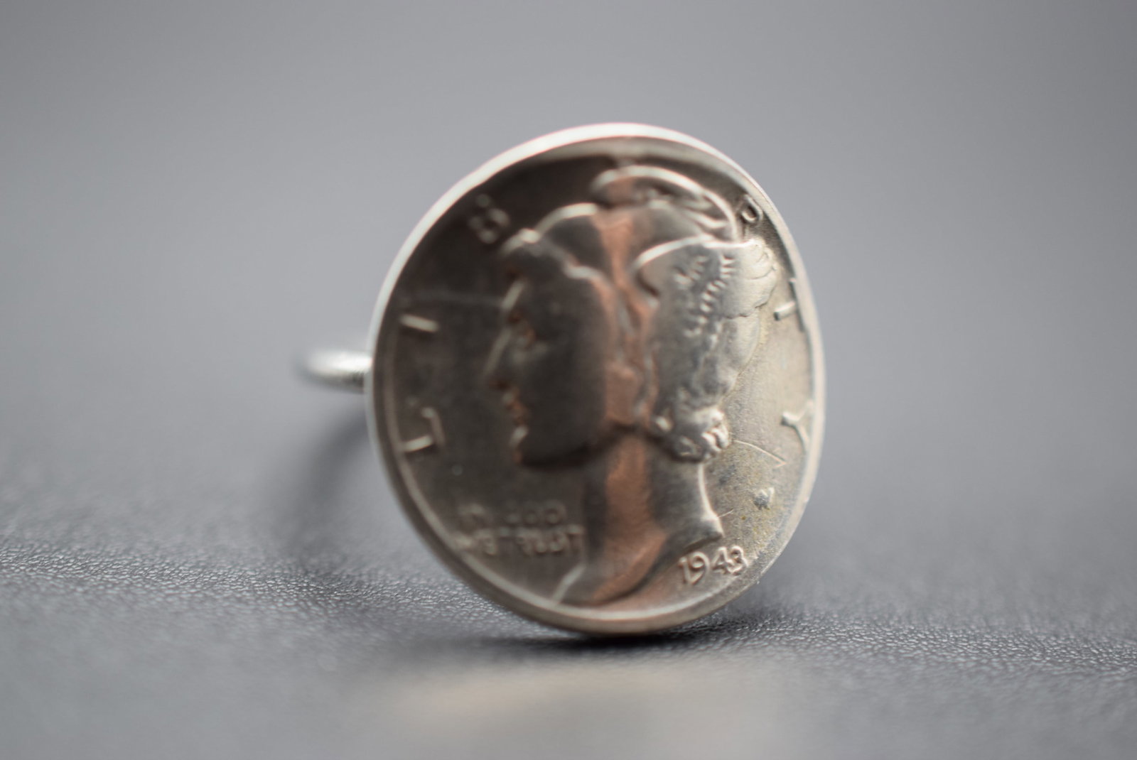 Coin 1943 American Dime Vintage Ring Size 5 Lot 234: Coin 1943 American Dime Vintage Ring Size 5 Weighs 3.39 grams Top measures 3/4"