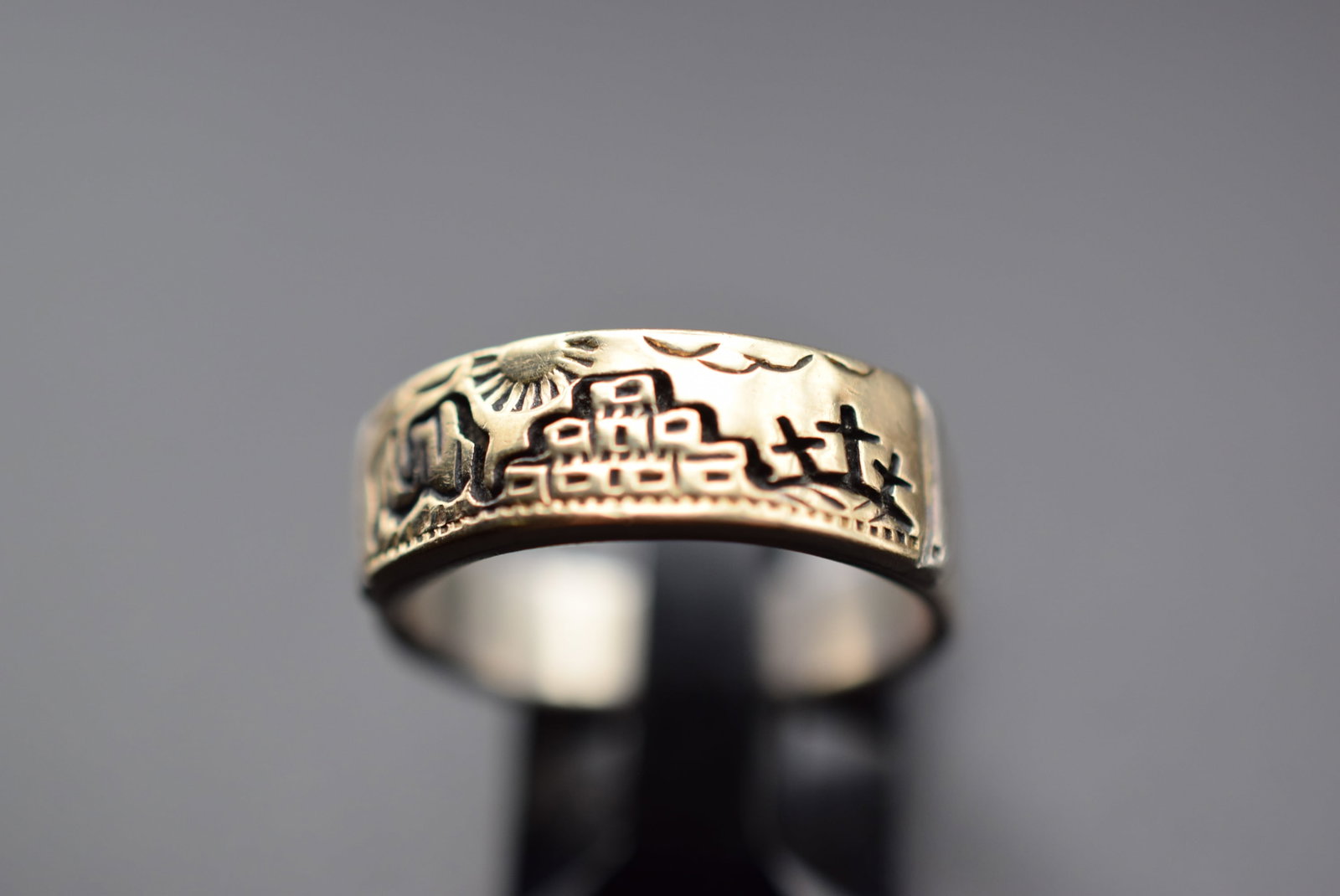 14K Shadow Box Story Sterling Silver 925 Ring Size 5 Lot 274: 14K Shadow Box Story Sterling Silver 925 Ring Size 5 Weighs 4.80 grams Top measures 1/4" signed Sterling 14K