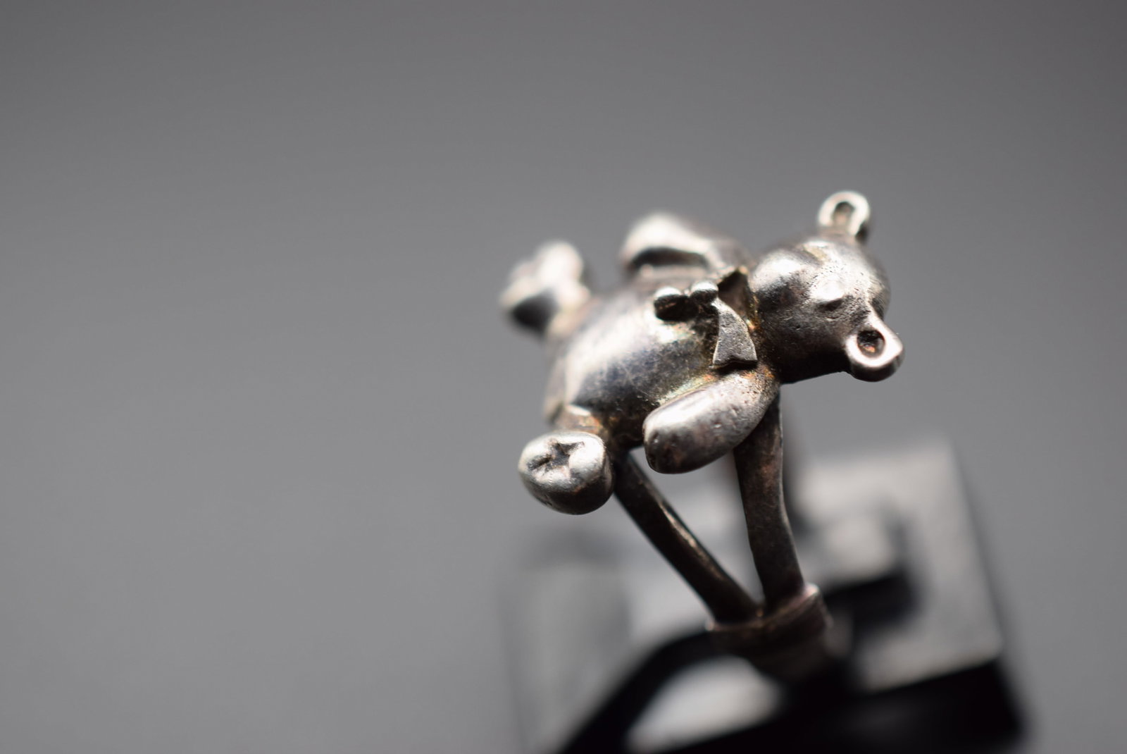 Teddy Bear Most Adorable Puffy Bear Sterling Silver 925 Ring Size 6.5 Lot 295: Teddy Bear Most Adorable Puffy Bear Sterling Silver 925 Ring Size 6.5 Weighs 4 grams Top measures 3/4"x5/8" signed 925 MV