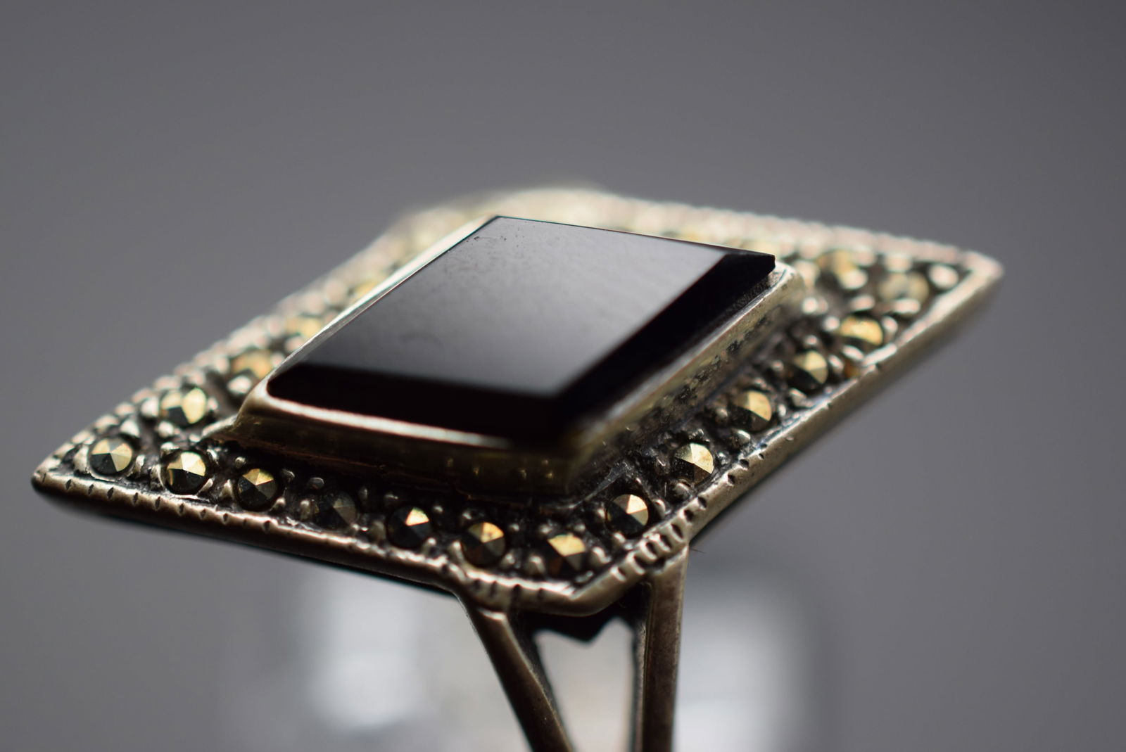 Onyx Marcasite Huge Top Sterling Silver 925 Ring Size 7.25 Lot 408: Onyx Marcasite Huge Top Sterling Silver 925 Ring Size 7.25 Weighs 4.48 grams Top measures 1" signed 925 TOB