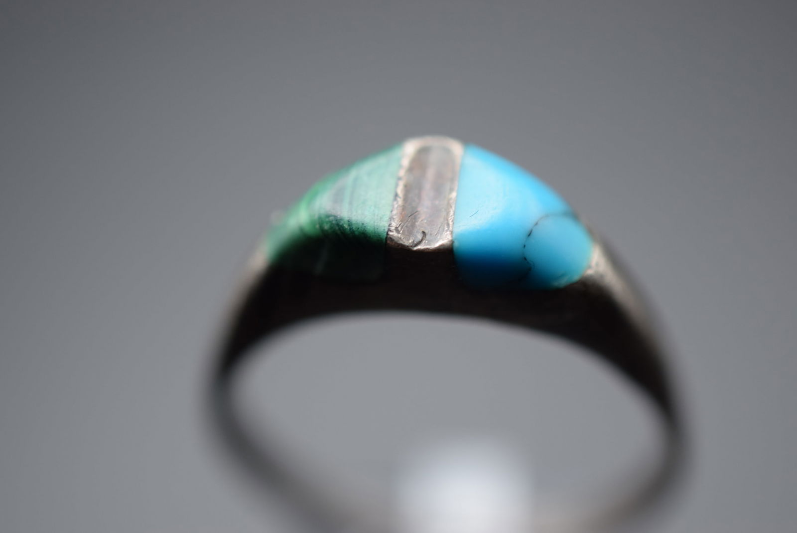 Turquoise and Malachite Sterling Silver 925 Ring Size 13.25 Lot 486: Turquoise and Malachite Sterling Silver 925 Ring Size 13.25 Weighs 6.48 grams Top measures 3/8" signed Mexico