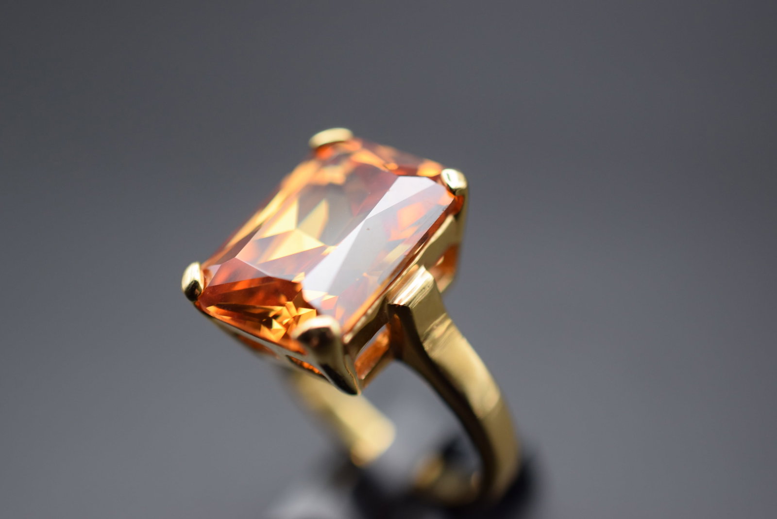 Huge Cocktail Sterling Silver 925 Ring Size 9 Lot 497: Huge Cocktail Sterling Silver 925 Ring Size 9 Weighs 11.06 grams Top measures 3/4" unsigned Gold Plated