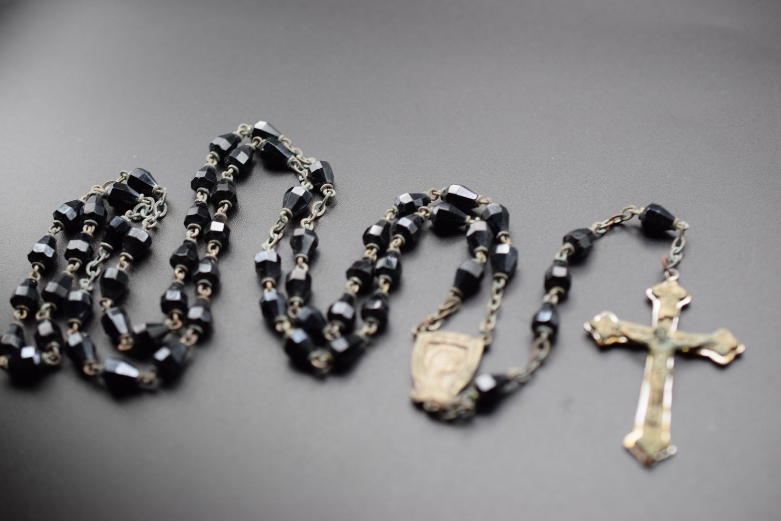 Jet Crystal Vintage 1940's Rosary Bell Shaped Lot 588: Jet Crystal Vintage 1940's Rosary Bell Shaped Hanging Length measures 23" long Circumference 31" Drop 7" verdigris from age needs cleaning