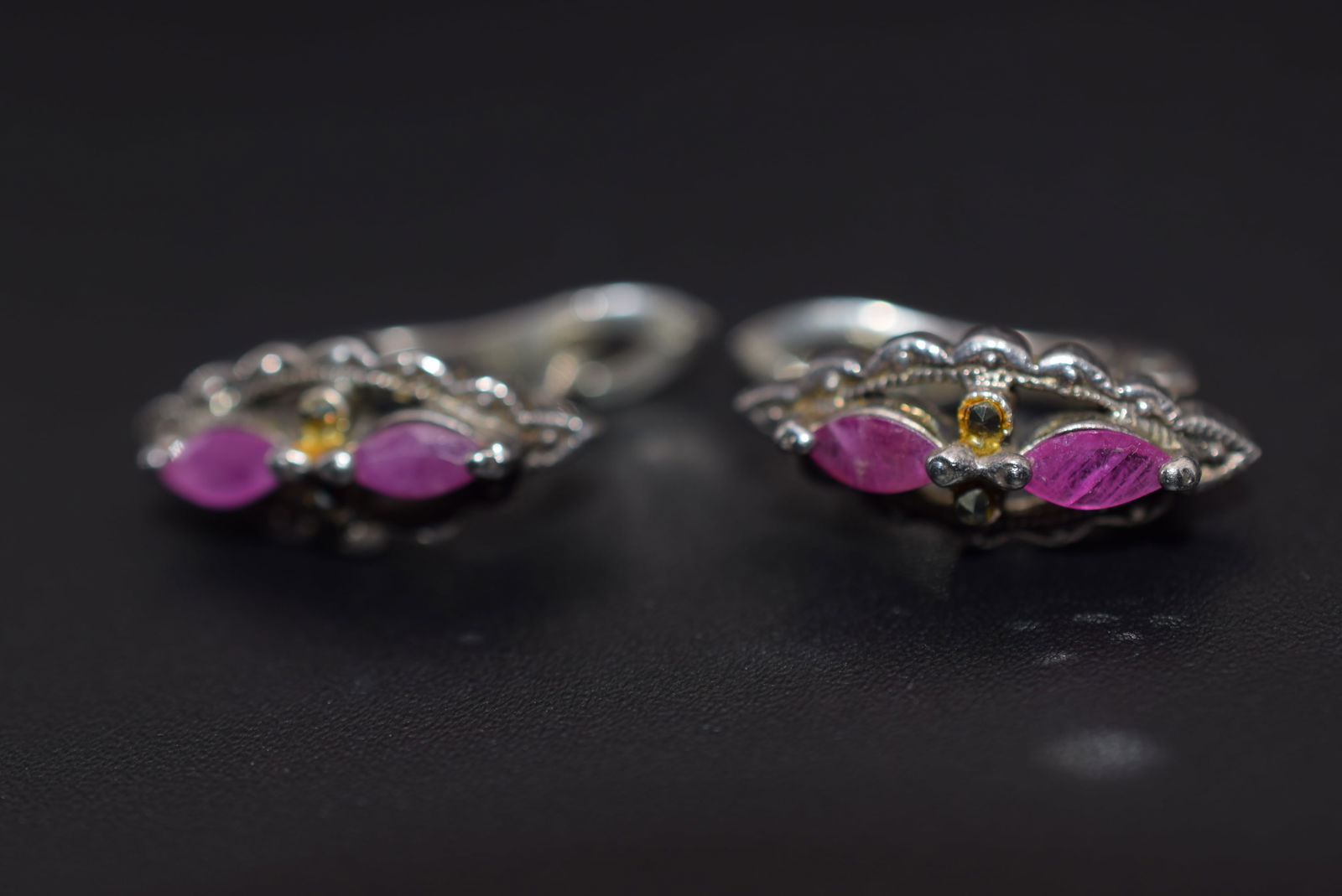 Genuine Ruby Marcasite Sterling Silver 925 Pierced Earrings vintage Lot 665 (1 of 4)