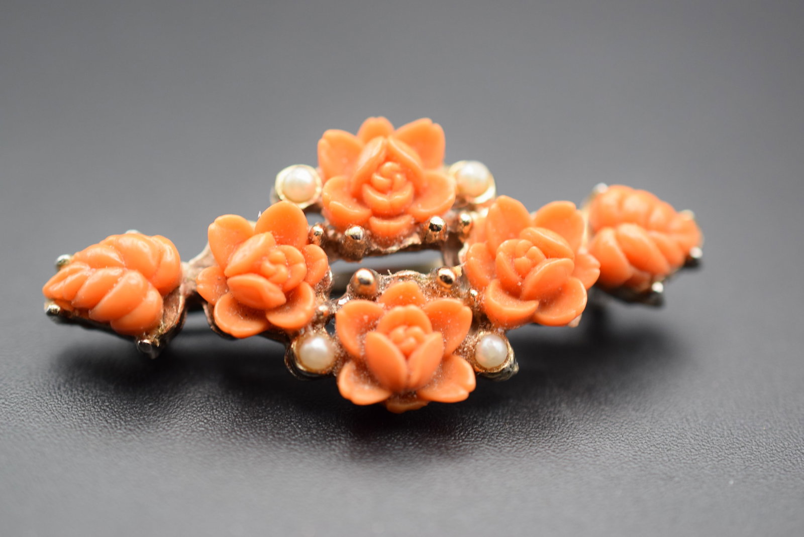 Faux Coral Roses 1940's Brooch Pin Seed Pearls Lot 678: Faux Coral Roses 1940's Brooch Pin Seed Pearls measures 2" x 1"