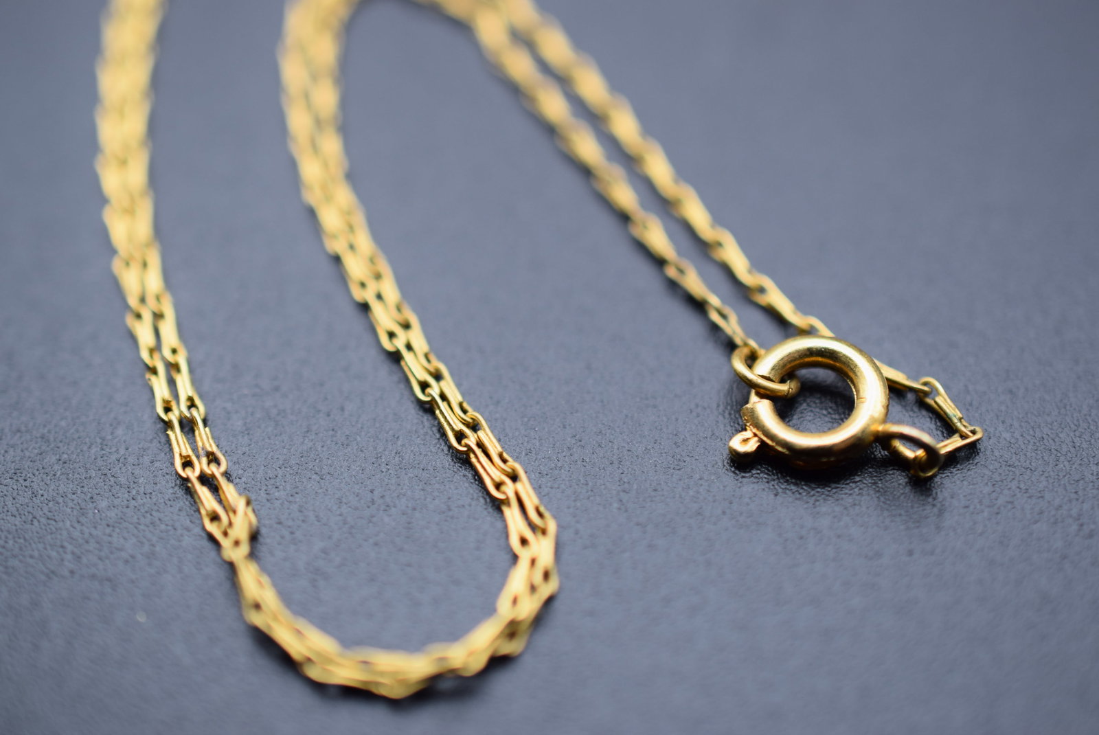1940's Intricate Delicate Chain Lot 682: 1940's Intricate Delicate Chain measures 18" Long