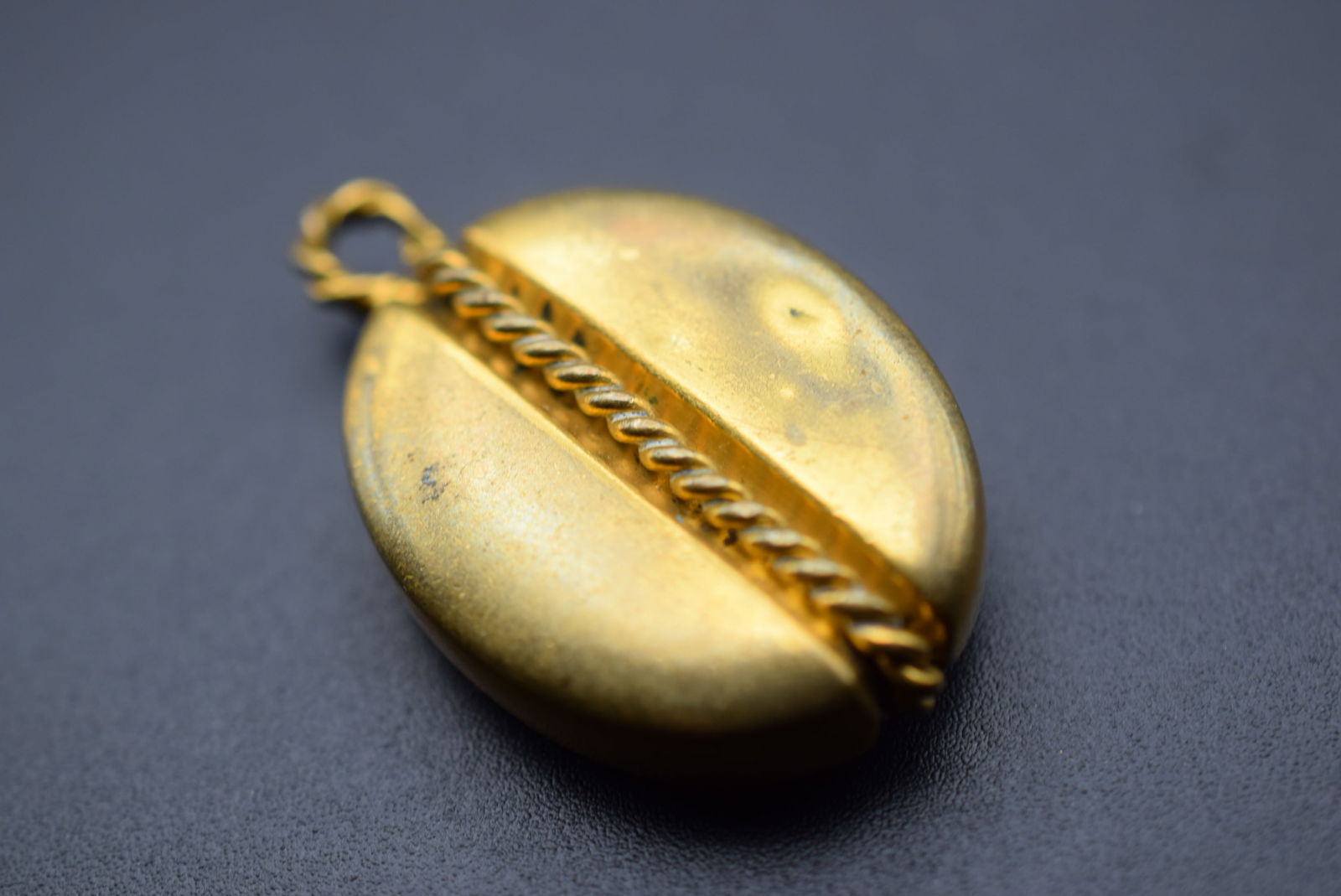 Brass Coffee Bean Vintage Pendant OLD  Lot 707 (1 of 2)