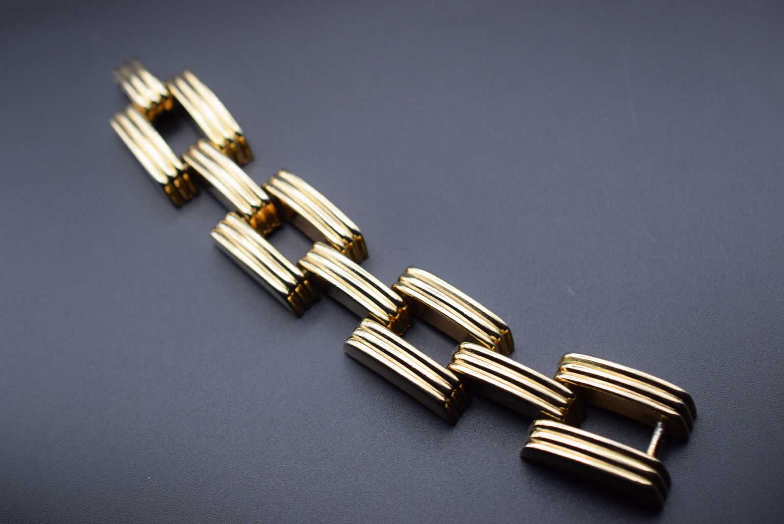 1970's Vintage Gold Plated Large Link Bracelet  Lot 734 (1 of 4)