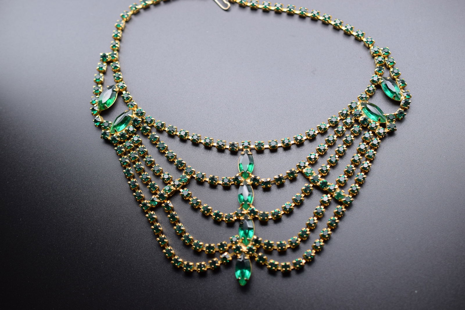 Emerald Vintage Rhinestone Bib Necklace Runway Collar Lot 757 (1 of 3)