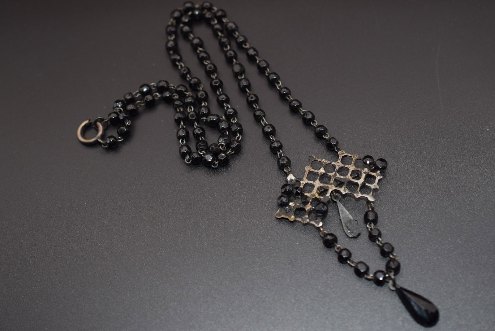Edwardian Victorian Black Jet Necklace Lavaliere Drop Vintage Lot 799: Edwardian Victorian Black Jet Necklace Lavaliere Drop Vintage chain measures 18" long and the pendant measures 2 1/2" x 1 1/2" has some beads missing on the pendant and one drop is missing its stones