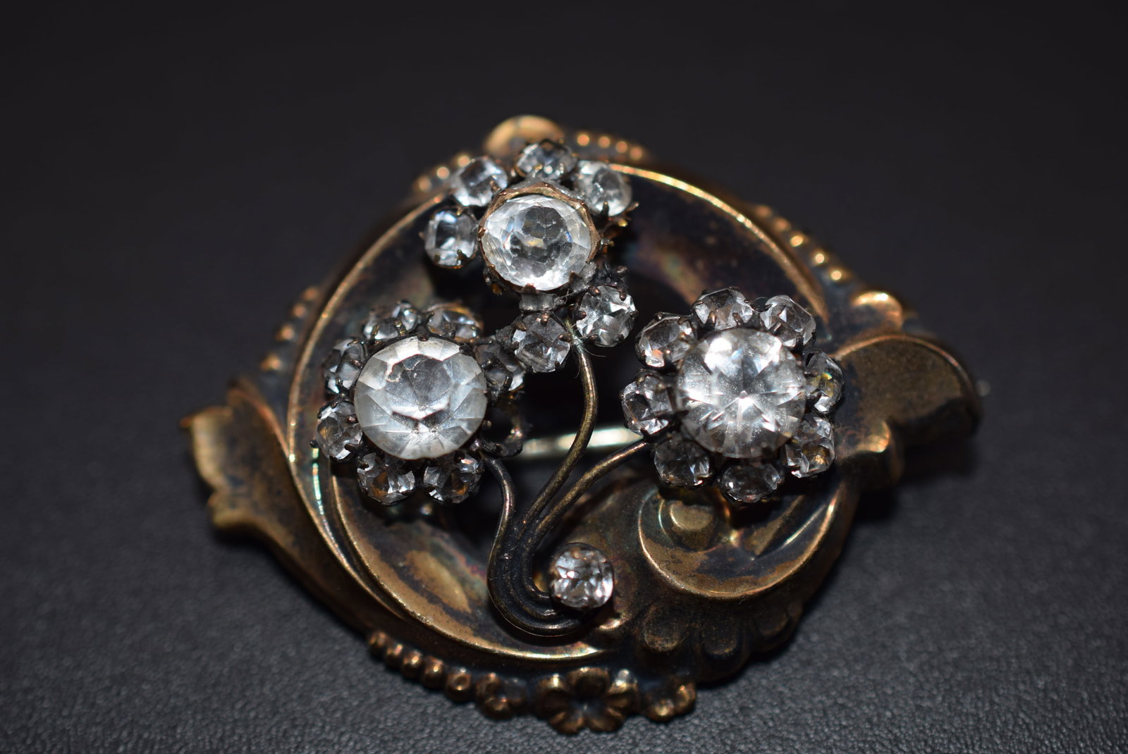 Edwardian Vintage Brooch Pin Exquisite Lot 826: Edwardian Vintage Brooch Pin Exquisite measures 1 5/8" x 1 1/4"