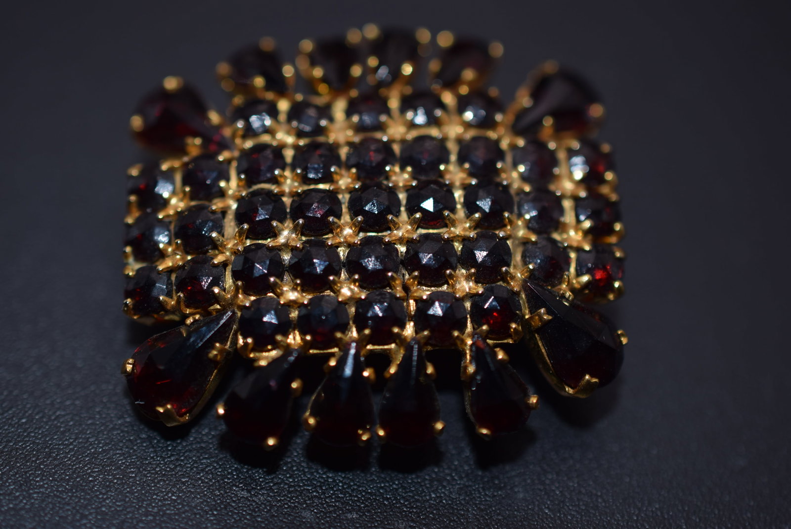 Garnet Brooch Pin Old Vintage 1950's Lot 908: Garnet Brooch Pin Old Vintage 1950's measures 1 1/4" x 1 1/8"