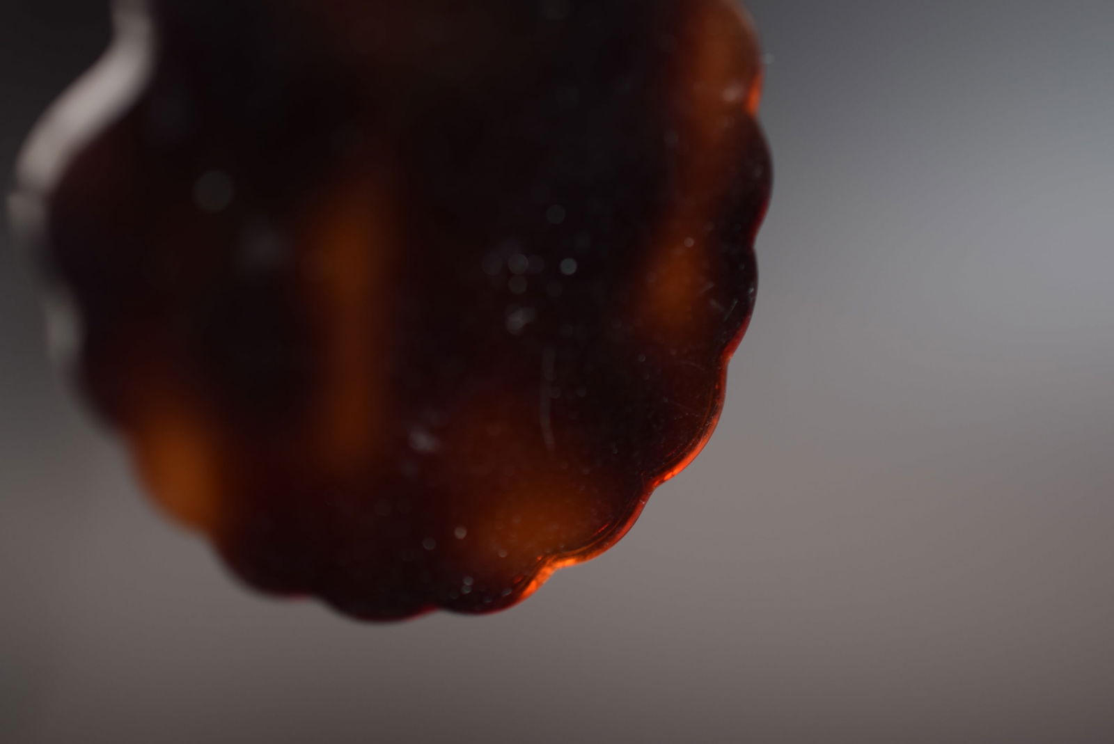 Shell Pendant Vintage Lot 917: Shell Pendant Vintage measures 1 1/2" x 1 3/8" plus bale