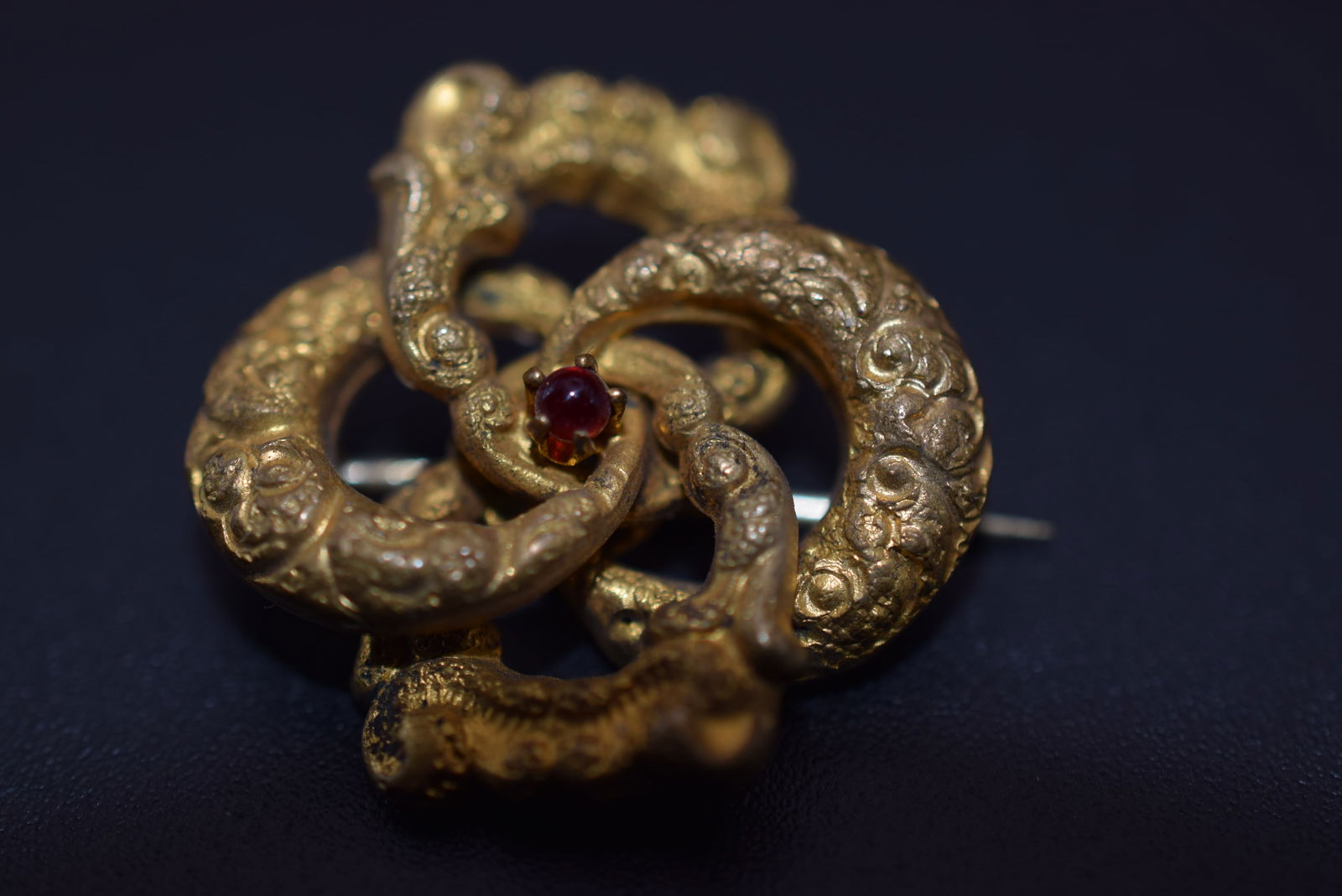 Victorian Vintage 1901 Sweetheart Scatter Brooch Pin   Lot 984 (1 of 3)