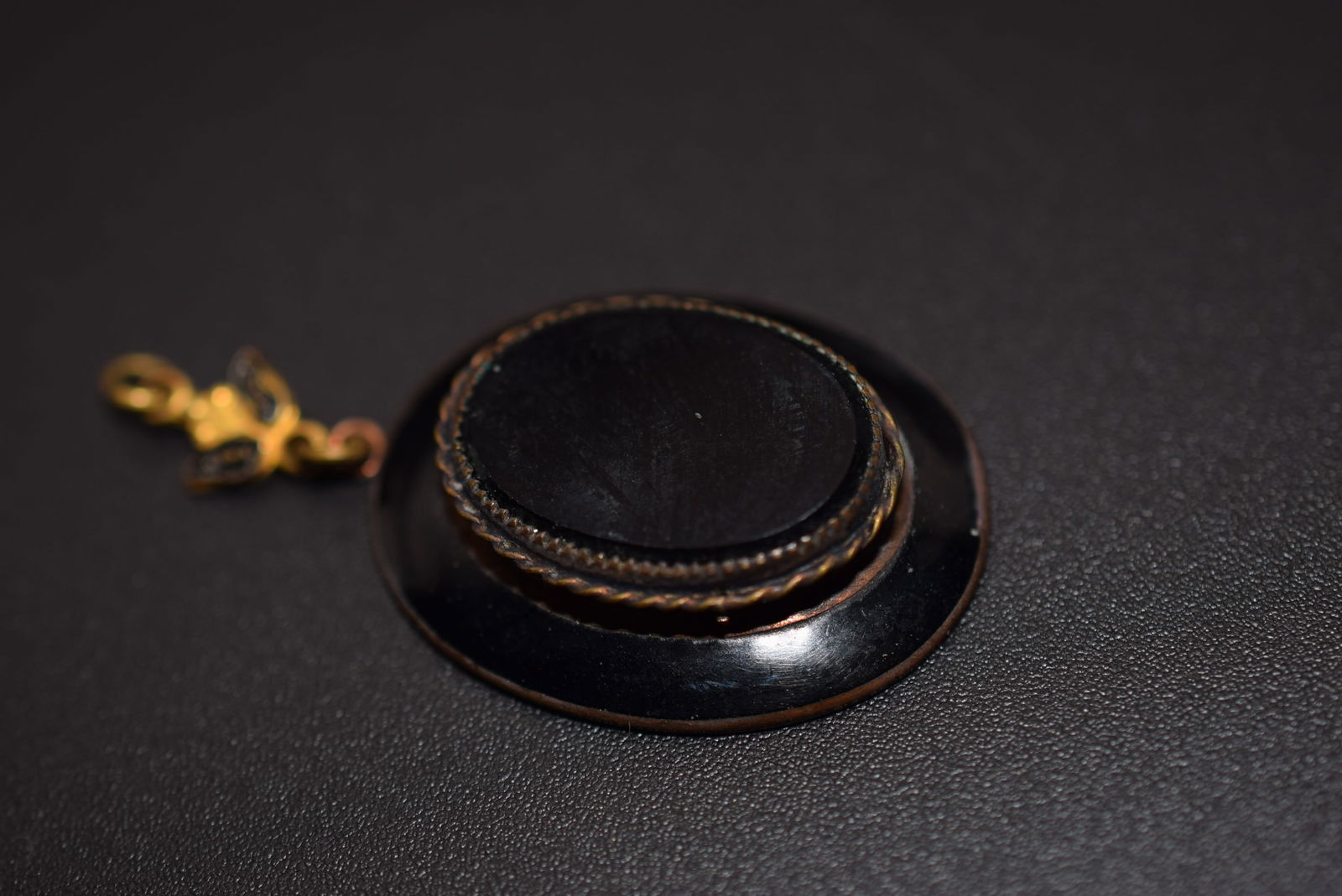 Victorian Jet Enamel Vintage Pendant Lot 987 (1 of 3)