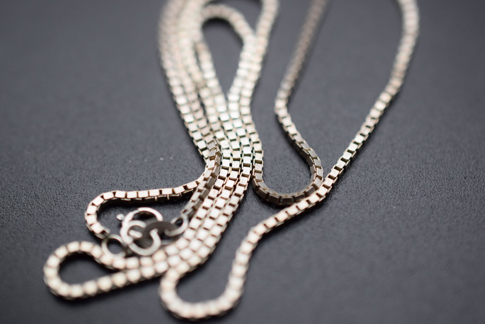 Sterling Silver 925 Box Chain 21" Long Lot 995: Sterling Silver 925 Box Chain 21" Long Weighs 4.25 grams measures 21" long signed STER on the clasp disk and 925 on the spring ring clasp