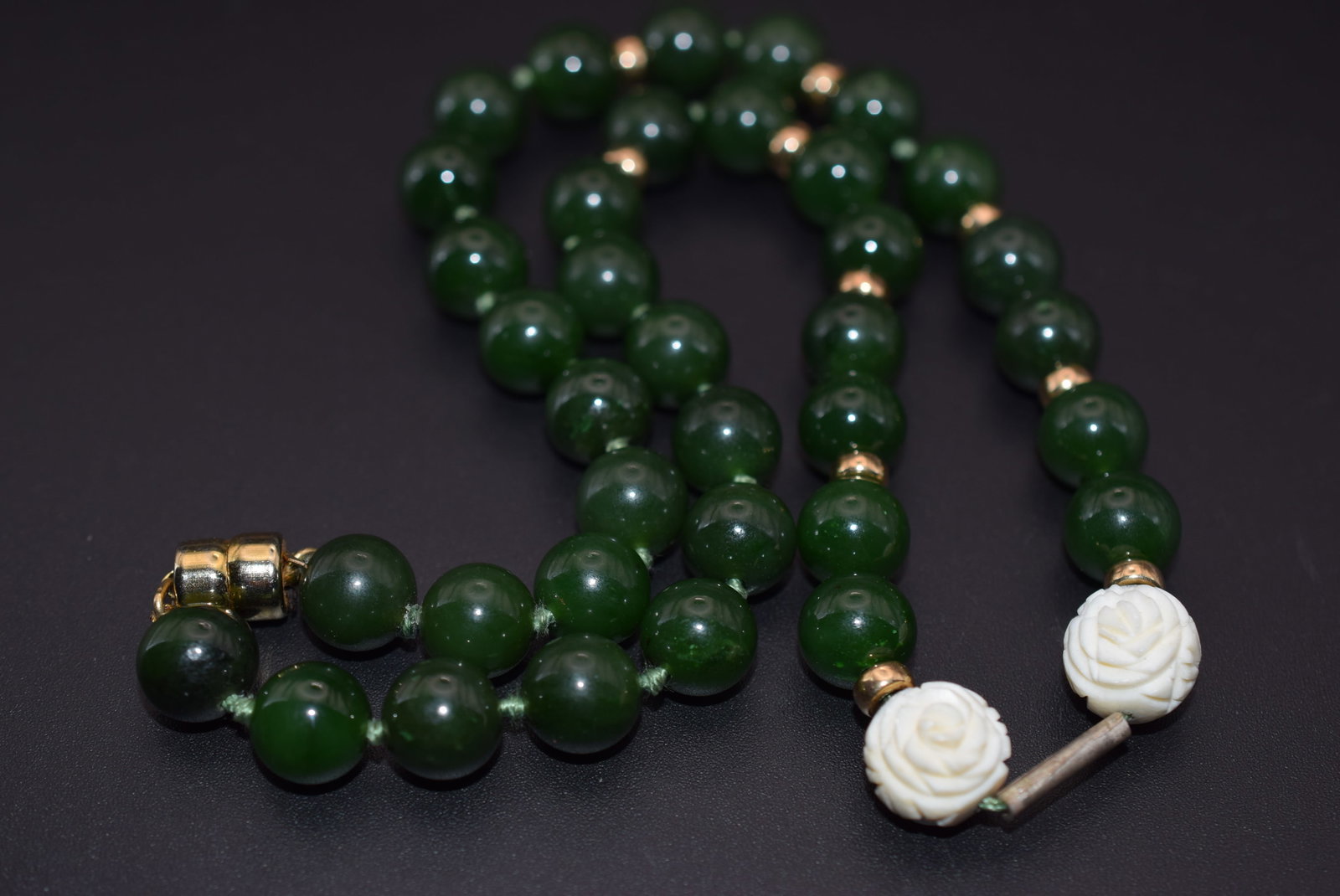 Jade and Bone 19" Knotted Necklace Clasp Magnetic Lot 1017: Jade and Bone 19" Knotted Necklace Clasp Magnetic center has a tube but missing the center piece