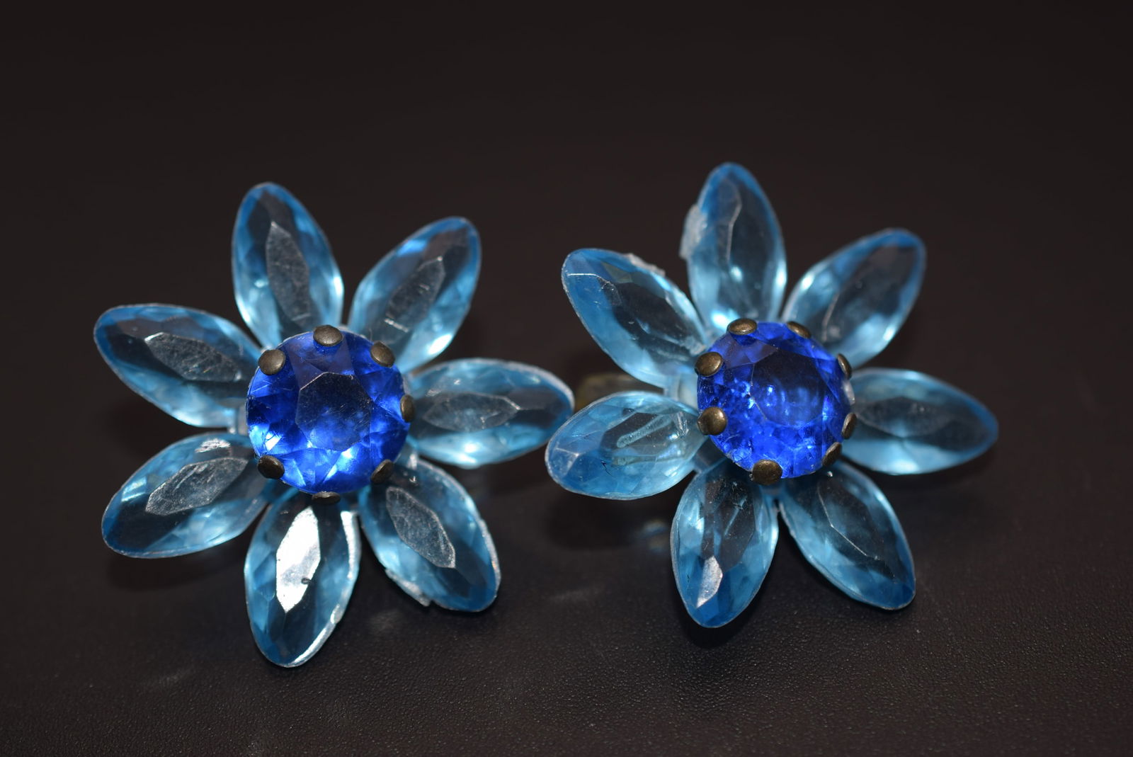 1950's Plastics Flowers Earrings Vintage    Lot 1162 (1 of 2)