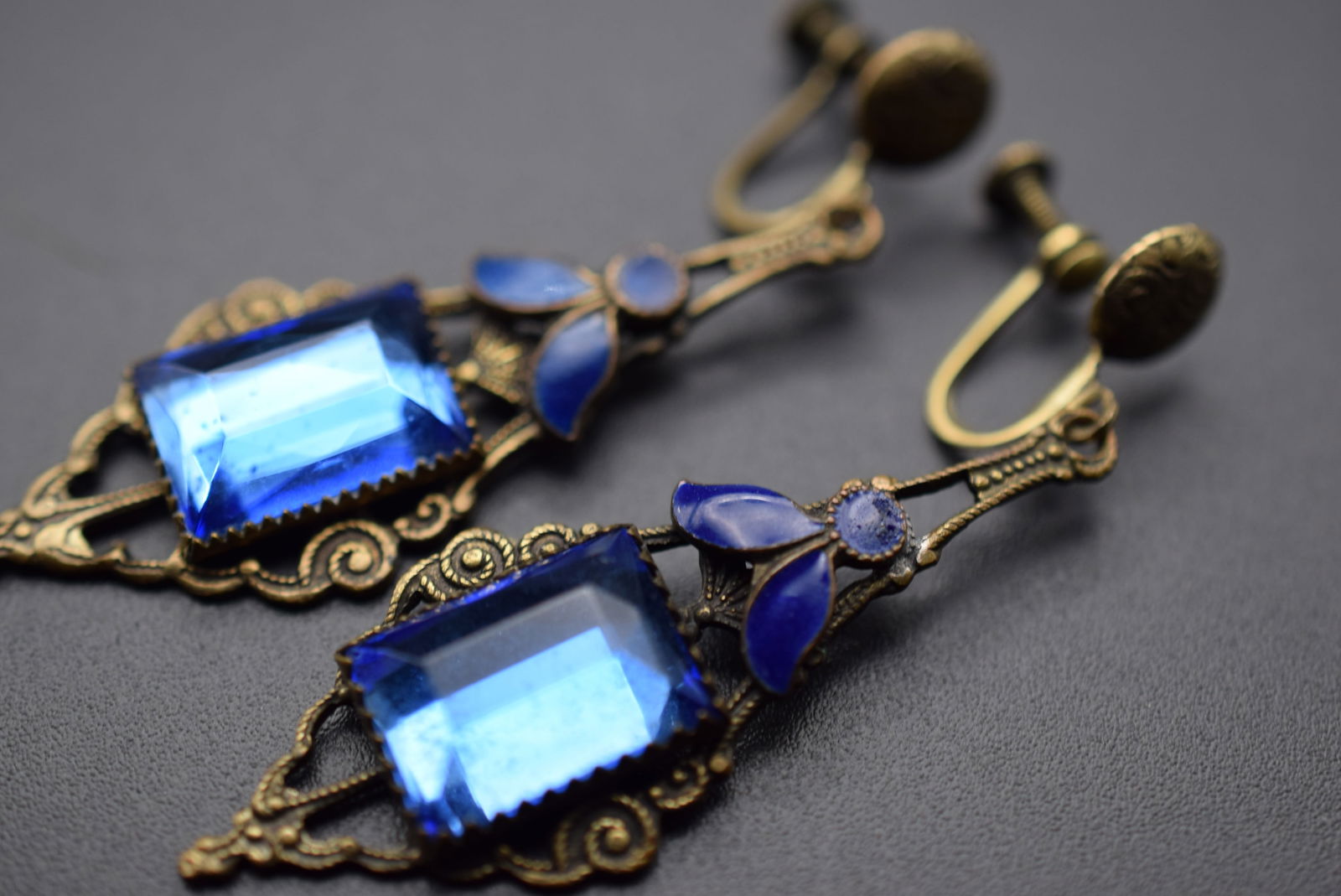 Czech Enamel Rhinestone Scrollwork Dangle Drop Vintage 1930's Screwback Earrings   Lot 1176 (1 of 6)