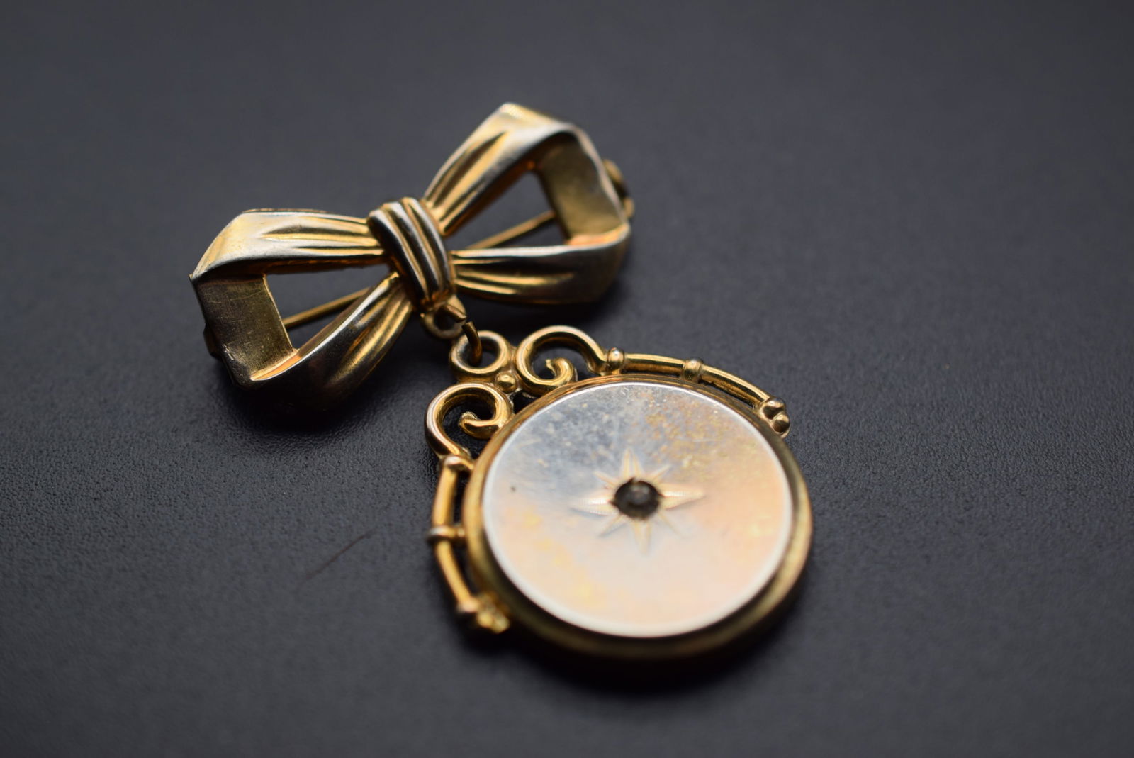 Early Coro Signed Bow Drop Brooch Pin Vintage   Lot 1192 (1 of 6)