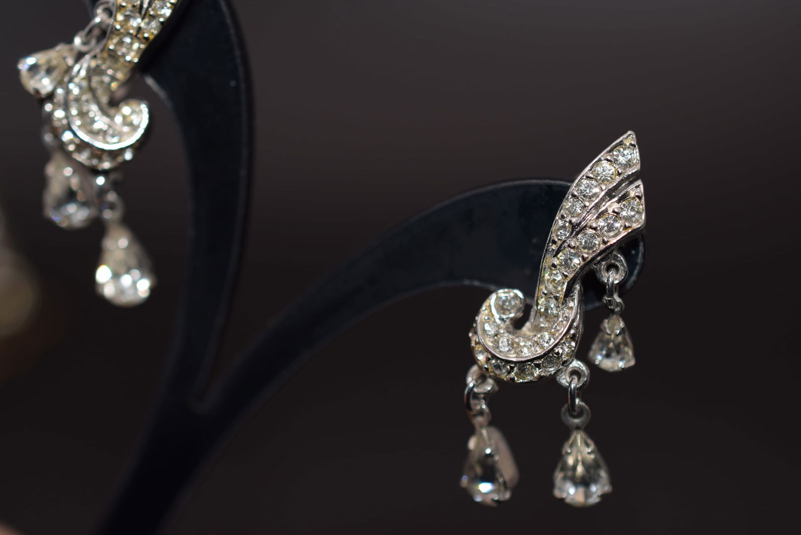 Ledo 1940's Screwback Rhinestone Drop Earrings Vintage  Lot 1213 (1 of 4)