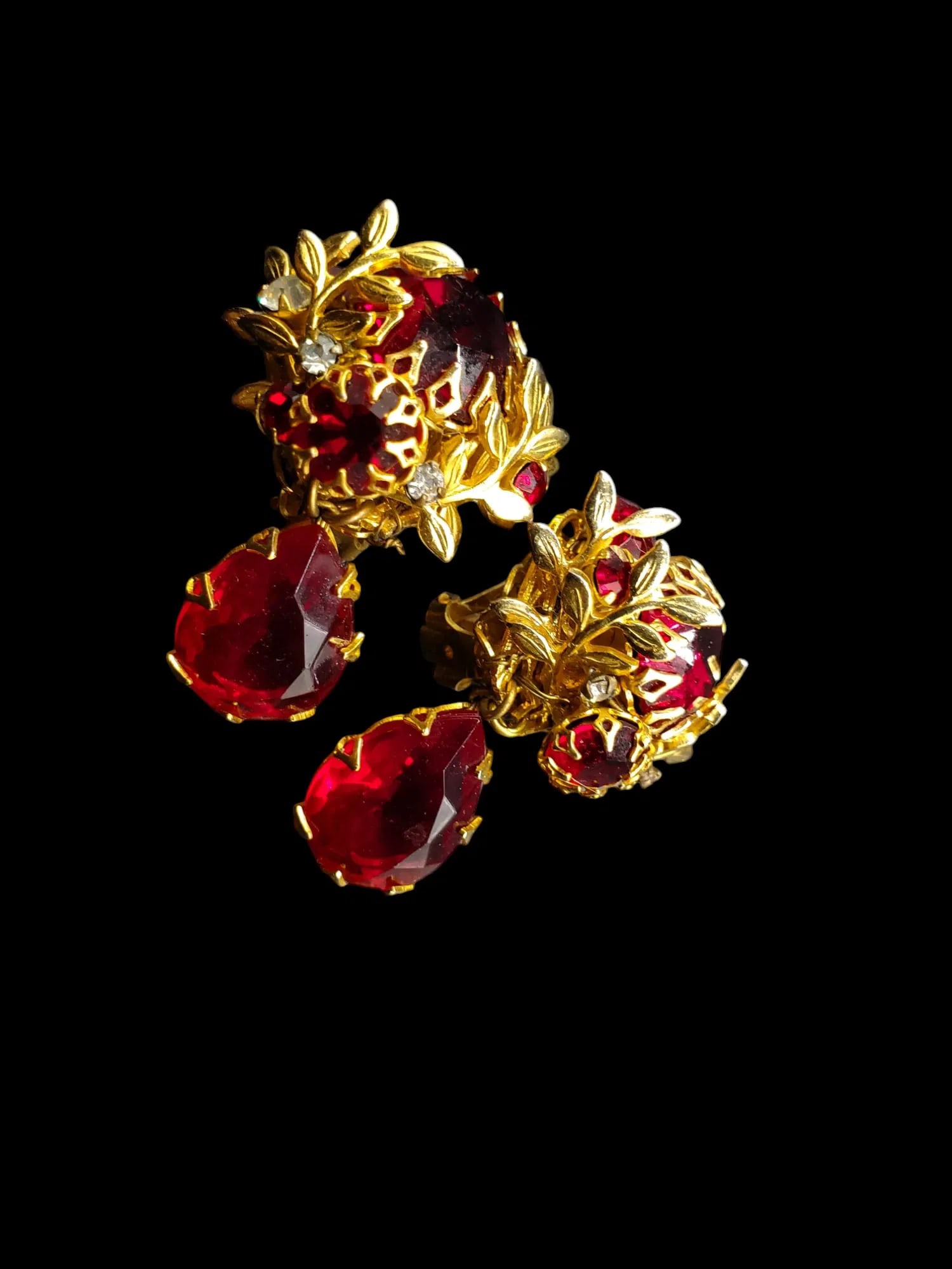 DeMario Rhinestone encrusted Filigree Clip Earrings Red Signed .lot#25: DeMario Rhinestone encrusted Filigree Clip Earrings Red signed measures 1 3/4" long by 1" Wide