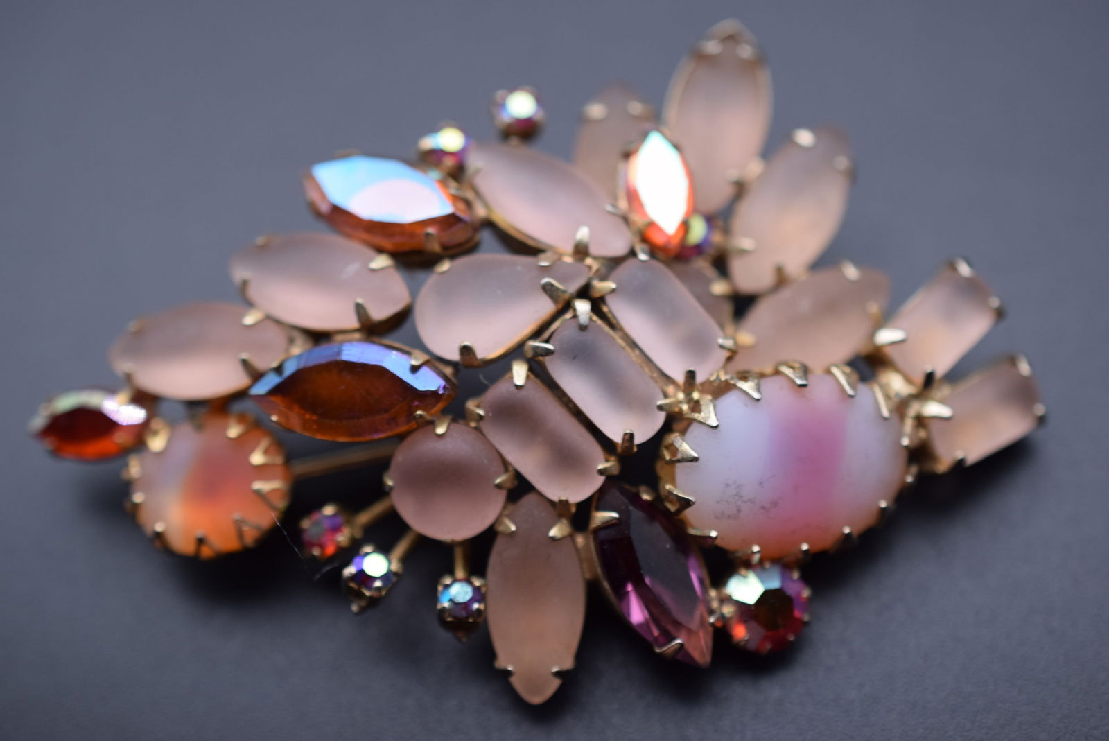 Rhinestone Art Glass Brooch Pin 1940's Vintage Lot# BE 46 (1 of 4)