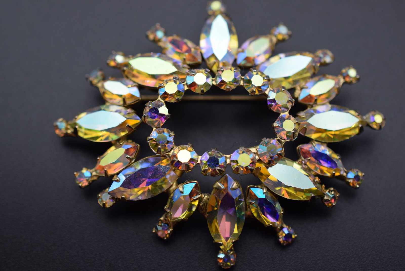 Keyes Rhinestone Brooch Pin Vintage Lot# BE 48: Keyes Rhinestone Brooch Pin Vintage measures 2 1/2" x 2"