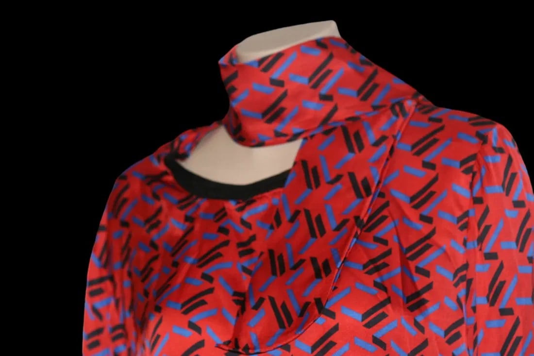 Red Silky Blouse Tensione In Made in Italy Size M Medium .lot#57: Red Silky Blouse Tensione In Made in Italy Size M Medium 100% Viscose built in scarf can be worn draped down the back or wrapped around the front