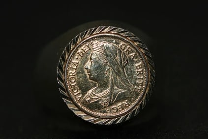 Queen Victoria Sovereign vintage GRA BRITT REG Ring size 9.5 .lot#135 (1 of 6)