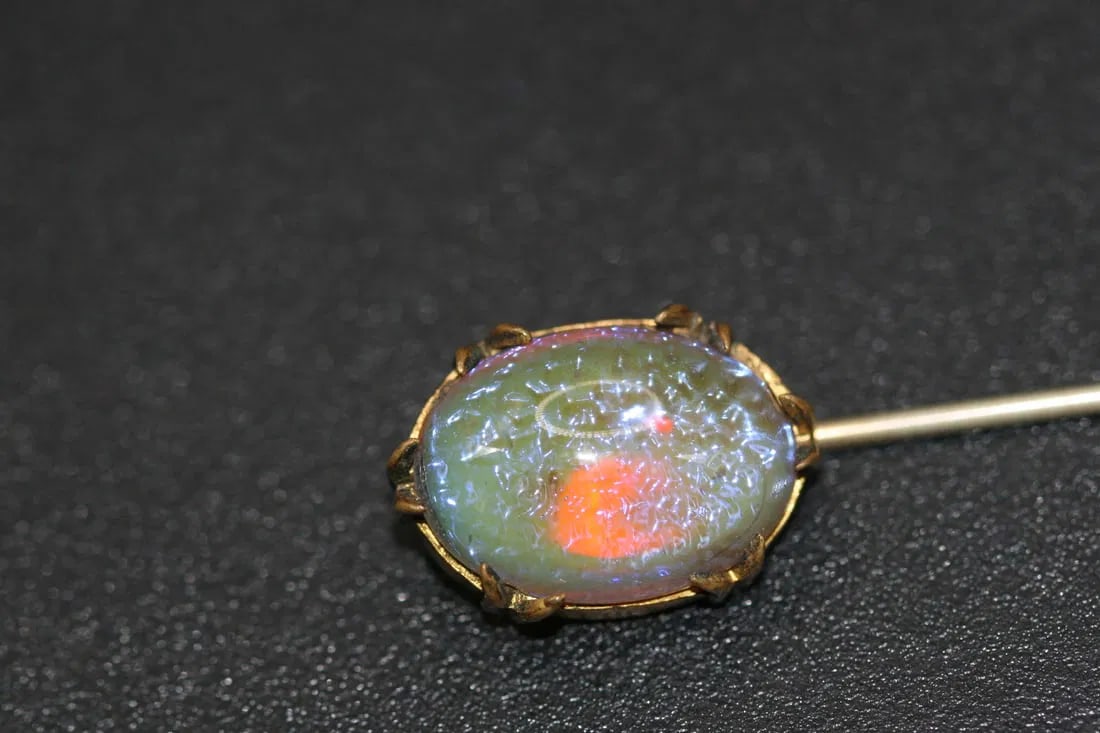 Dragons Breath Saphiret Vintage Stick Pin .lot#142: Dragons Breath Saphiret Vintage Stick Pin stone measures 7/8" x 5/8"