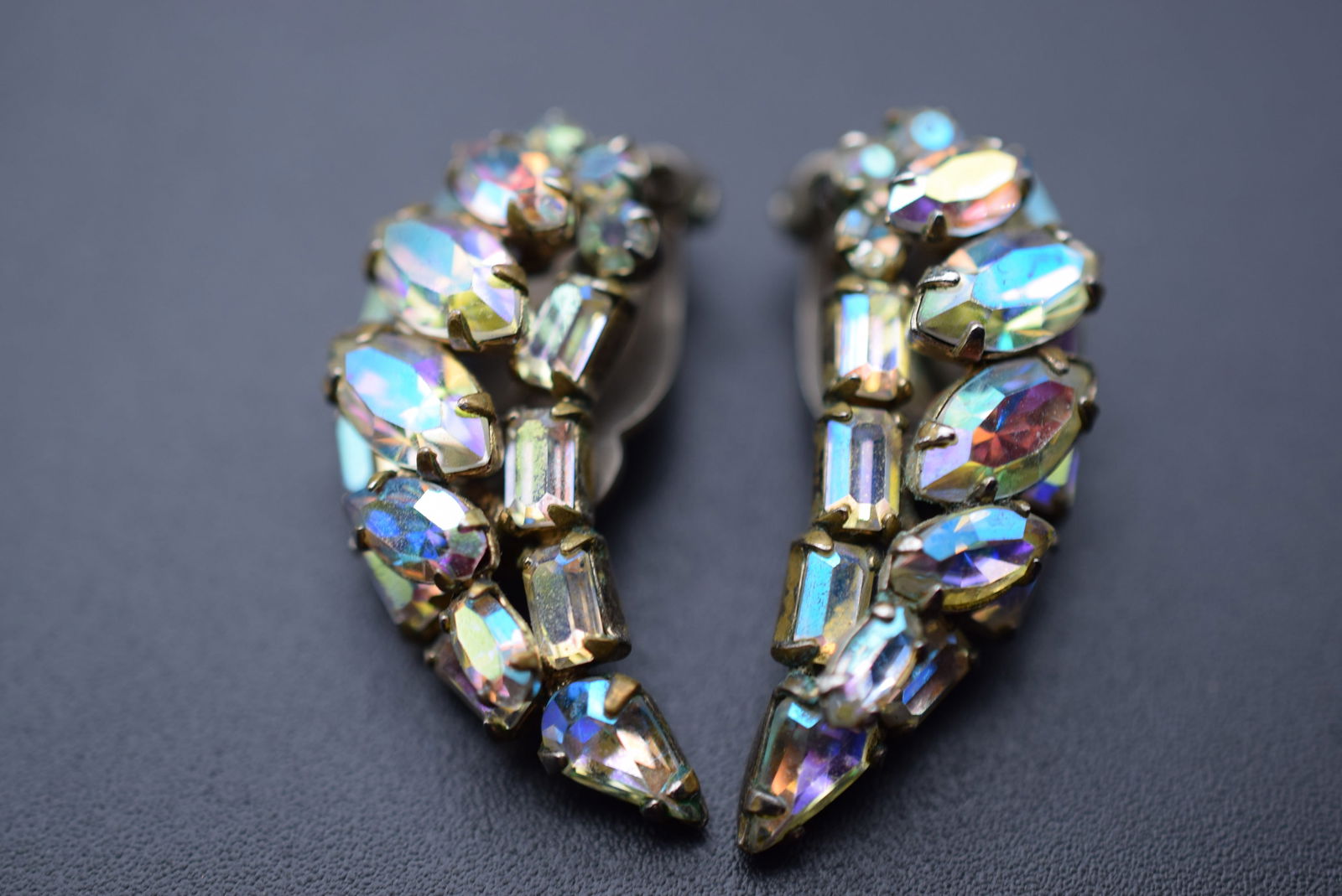 Sherman Rhinestone Signed Vintage 1940's Clip Earrings Lot# BE 144: Sherman Rhinestone Signed Vintage 1940's Clip Earrings wear to the back of one earring see pics measures 1 1/2" x 1/2"