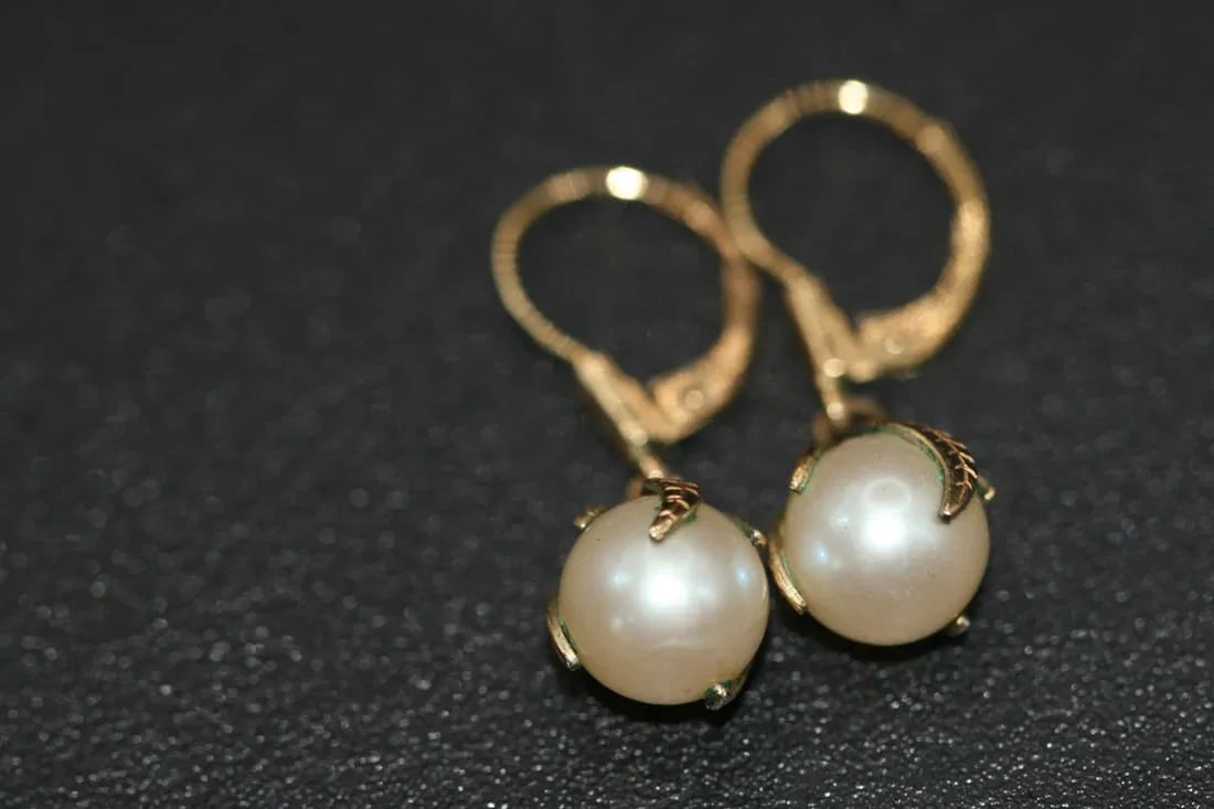 Genuine Pearl K&L Germany Vintage Pierced Earrings .lot#150: Genuine Pearl Germany Vintage Pierced Earrings measure 1 1/8" with drop pearls are 8mm Signed K&L Germany