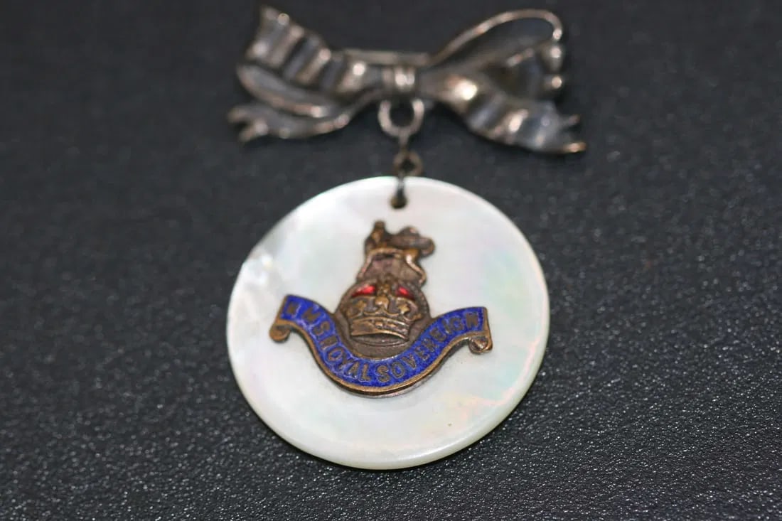 HMS Royal Sovereign Mother of Pearl Bow Enamel Brooch Pin   .lot#157 (1 of 5)