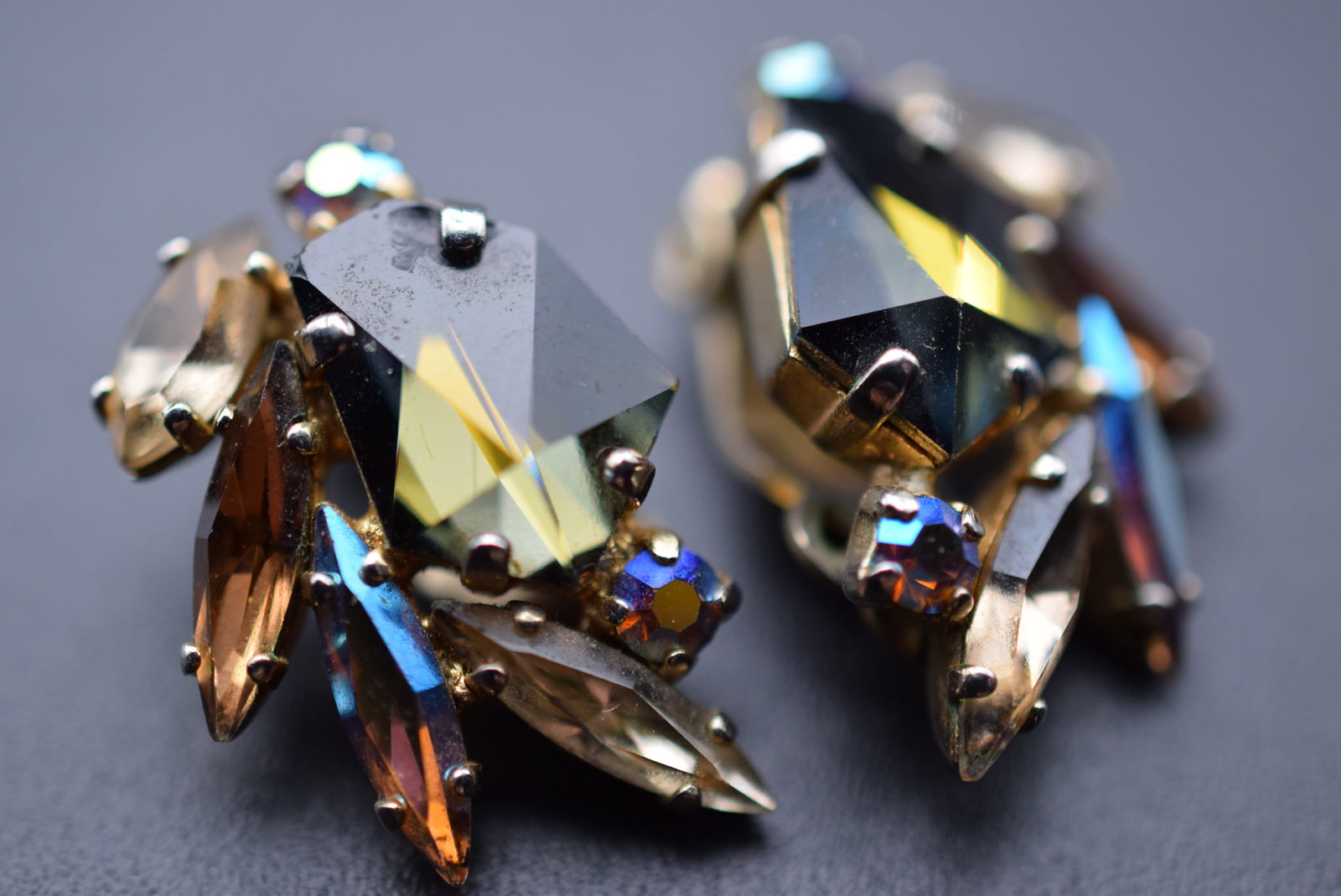 Sherman Rhinestone Signed Vintage 1940's Clip Earrings Lot# BE 174: Sherman Rhinestone Signed Vintage 1940's Clip Earrings