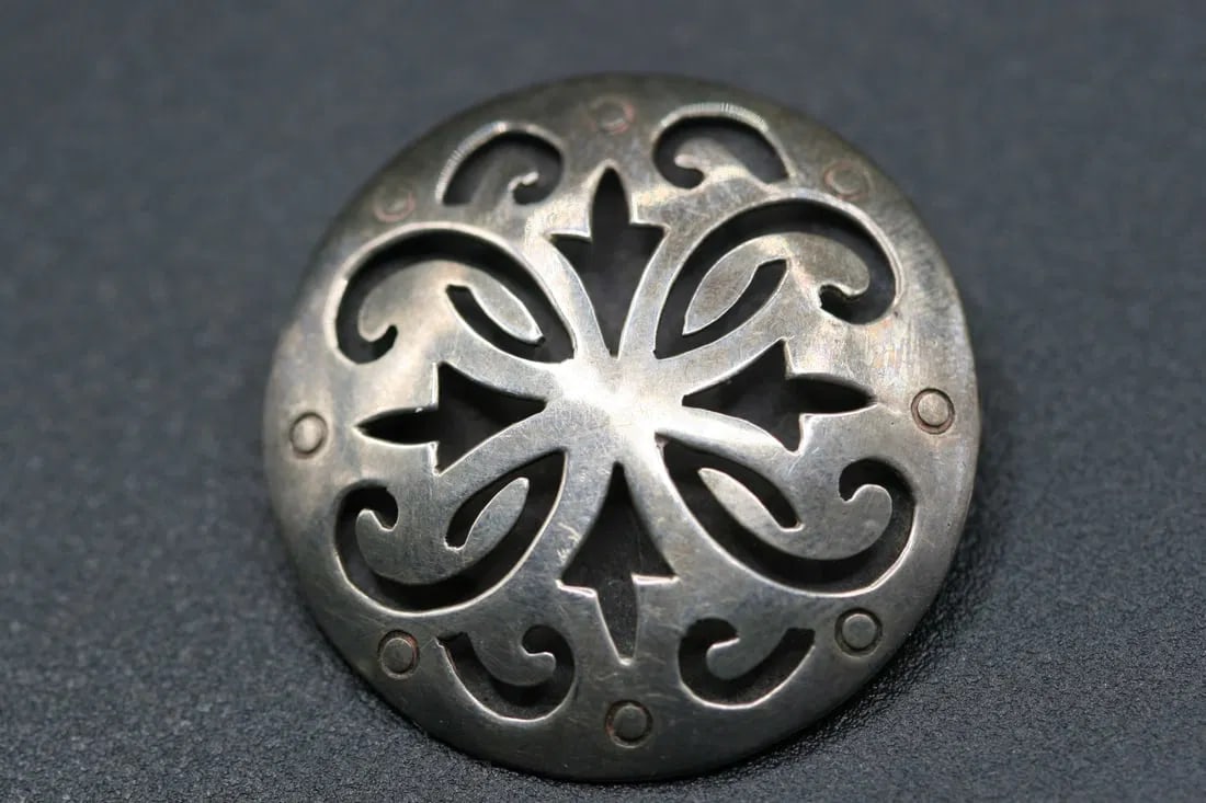 IMP Mexico Sterling Silver 925 cutout cutwork shadow Taxco brooch pin vintage .lot#206: IMP Mexico Sterling Silver 925 cutout cutwork brooch pin vintage shadow box cut measures 1 1/2" in diameter signed on the back IMP Silver 925 Taxco weighs 7.64 grams