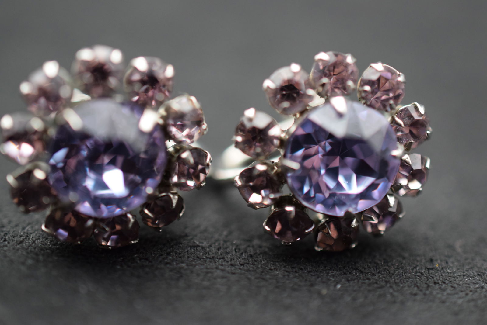 Sherman Alexandrite Color Change Screw Back Earrings Vintage 1950's Rhinestone Lot# BE 230: Sherman Alexandrite Color Change Screw Back Earrings Vintage 1950's Rhinestone