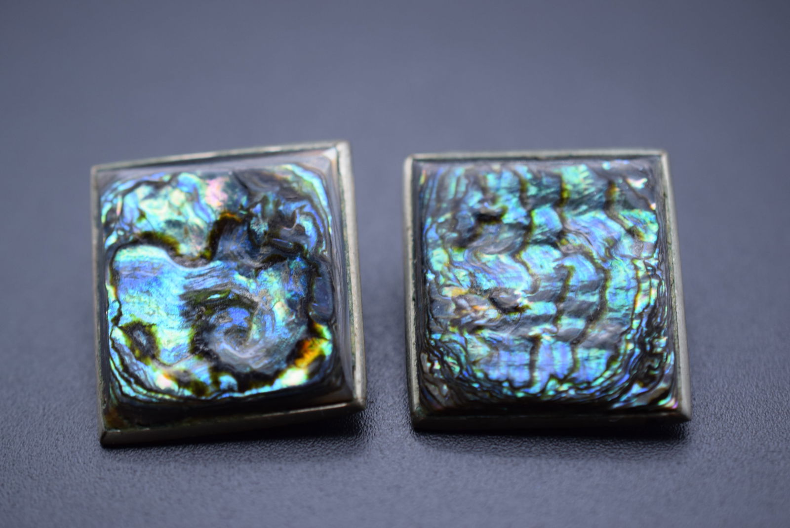 Mexico Paua Abalone Shell Clip Earrings Vintage Lot# BE 284: Mexico Paua Abalone Shell Clip Earrings Vintage measures 1" x 1" signed Mexico and other marking illegible