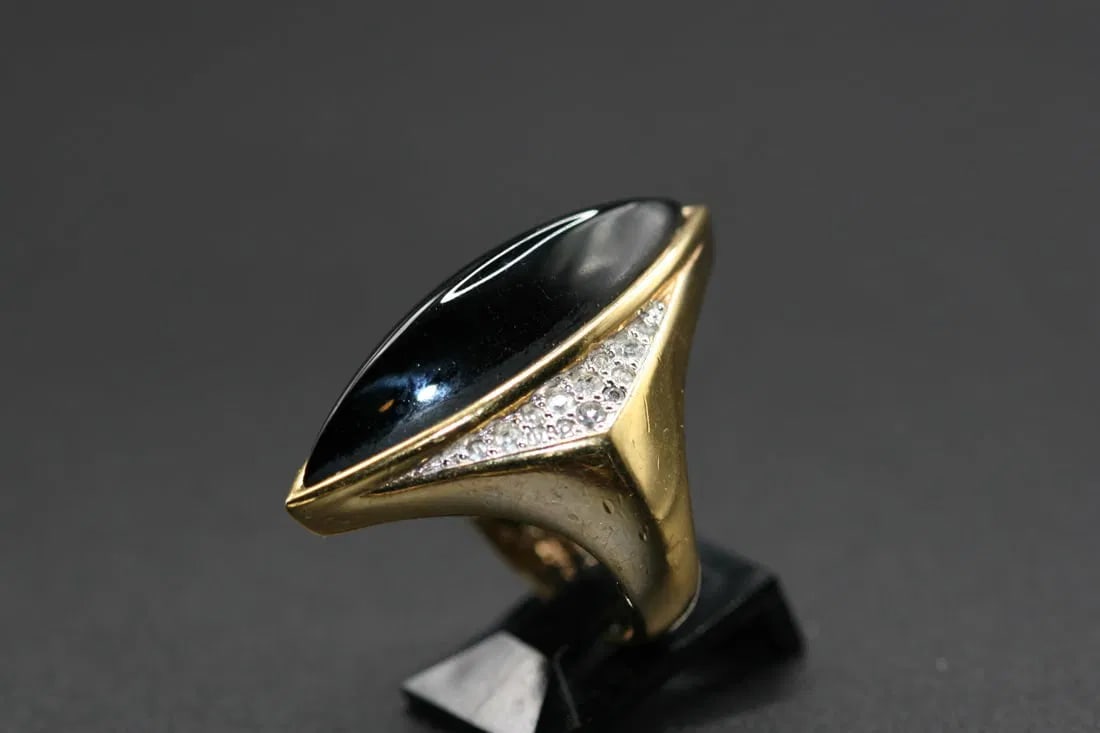Panetta Signed Vintage Cocktail HUGE Rhinestone Onyx ring size 8 .lot#306: Panetta Signed Vintage Cocktail HUGE Rhinestone Onyx ring size 8 top measures an impressive 1 1/2" long signed on the inside of the ring with stamping on the inside of the shank as well.
