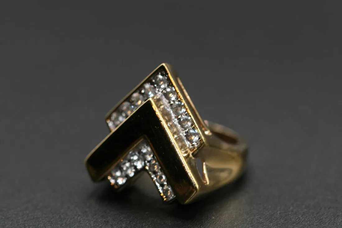 Panetta Chevron Cocktail Rhinestone Vintage Ring Size 7 .lot#314: Panetta Chevron Cocktail Rhinestone Vintage Ring Size 7 signed Panetta on the inside and other stampings on the inside of the shank. Top measures an impressive 1" x 7/8"