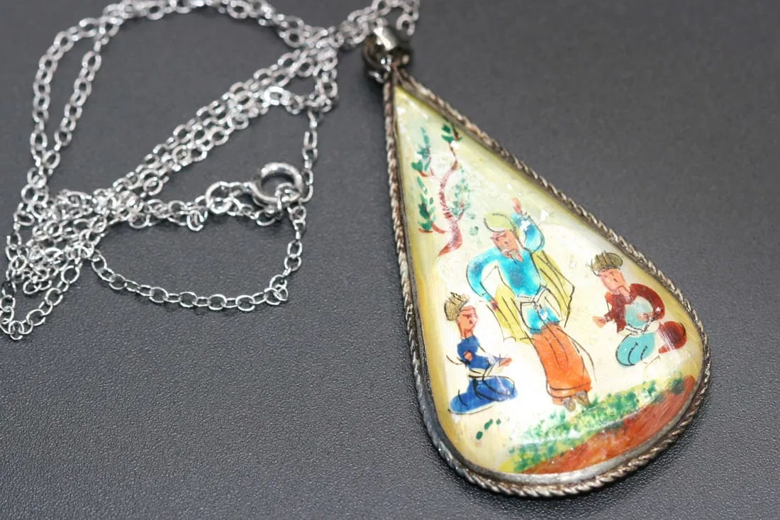 Persian Middle Eastern Mongolian Hand Painted Story Necklace Pendant Vintage   .lot#382 (1 of 2)