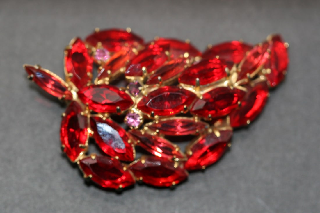 Juliana Ruby Red Huge Cherry color Rhinestone Brooch Pin Lot 530 (1 of 2)