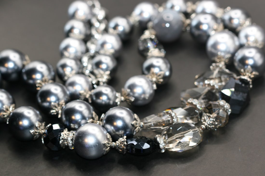 Massive Gigantic Bobble Necklace Crystals 40" Long Vintage Lot 562: Massive Gigantic Bobble Necklace Crystals 40" Long Vintage pearls are 28mm at the largest