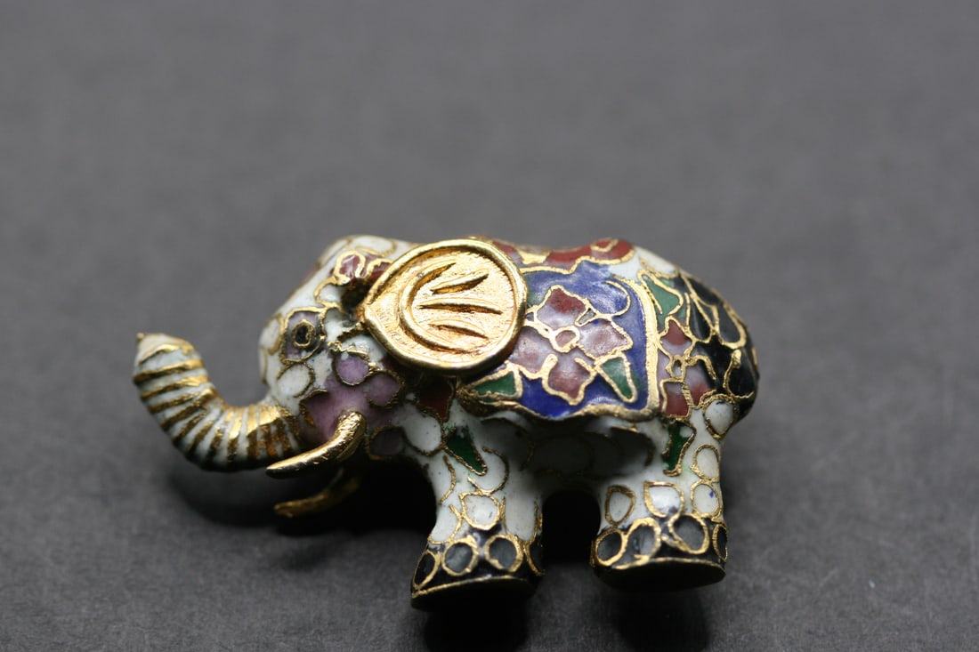 Cloisonne Lucky Elephant Trunk Up Lot 661 (1 of 4)